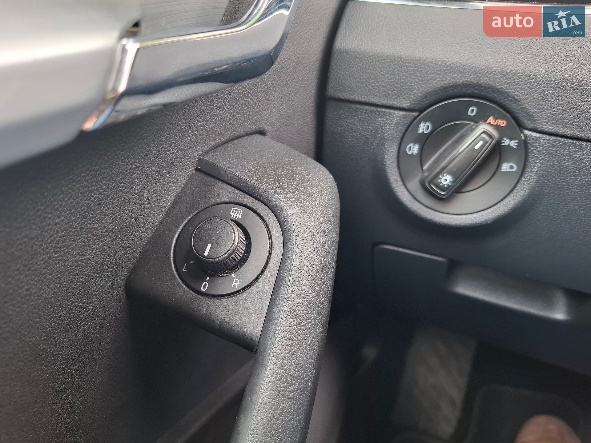 Skoda Octavia 2017 VIN TMBJG7NE0J0092421 фото оголошення 11 з 26
