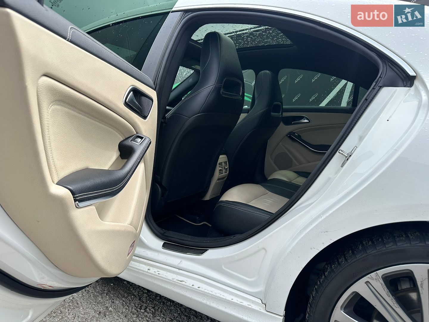 Mercedes-Benz CLA-Class 2018 VIN WDDSJ4EB1JN677303 фото оголошення 14 з 33
