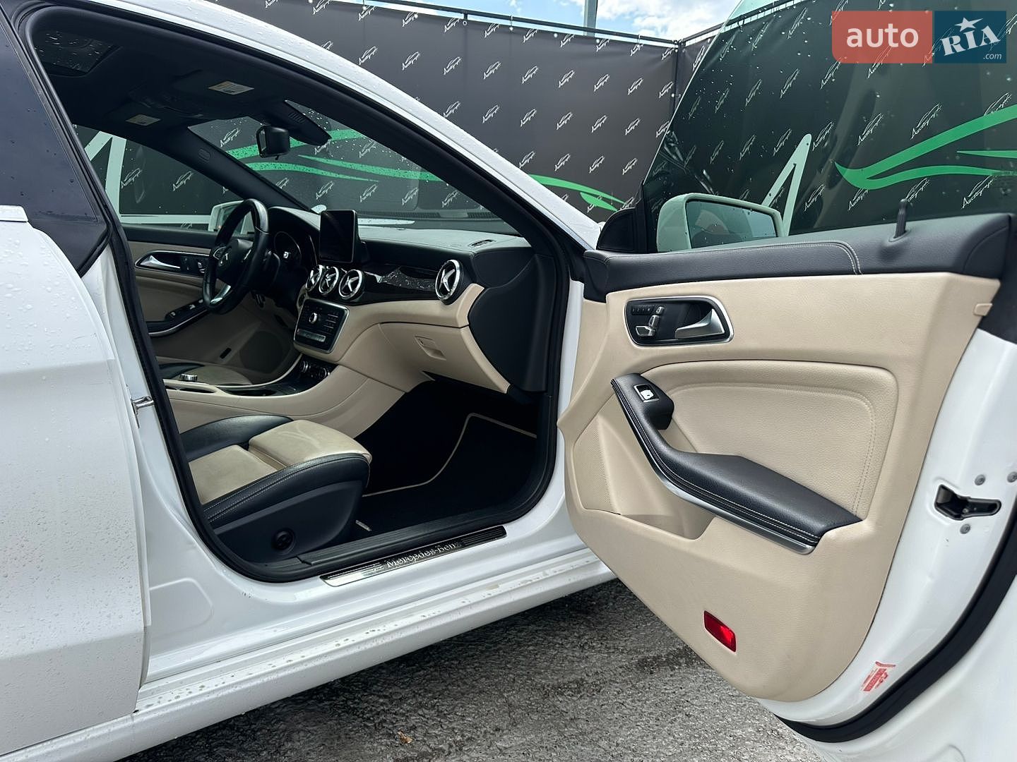 Mercedes-Benz CLA-Class 2018 VIN WDDSJ4EB1JN677303 фото оголошення 18 з 33