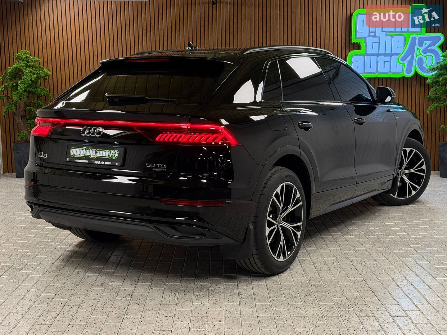Audi Q8 2020 VIN WAUZZZF10MD004806 фото оголошення 47 з 62