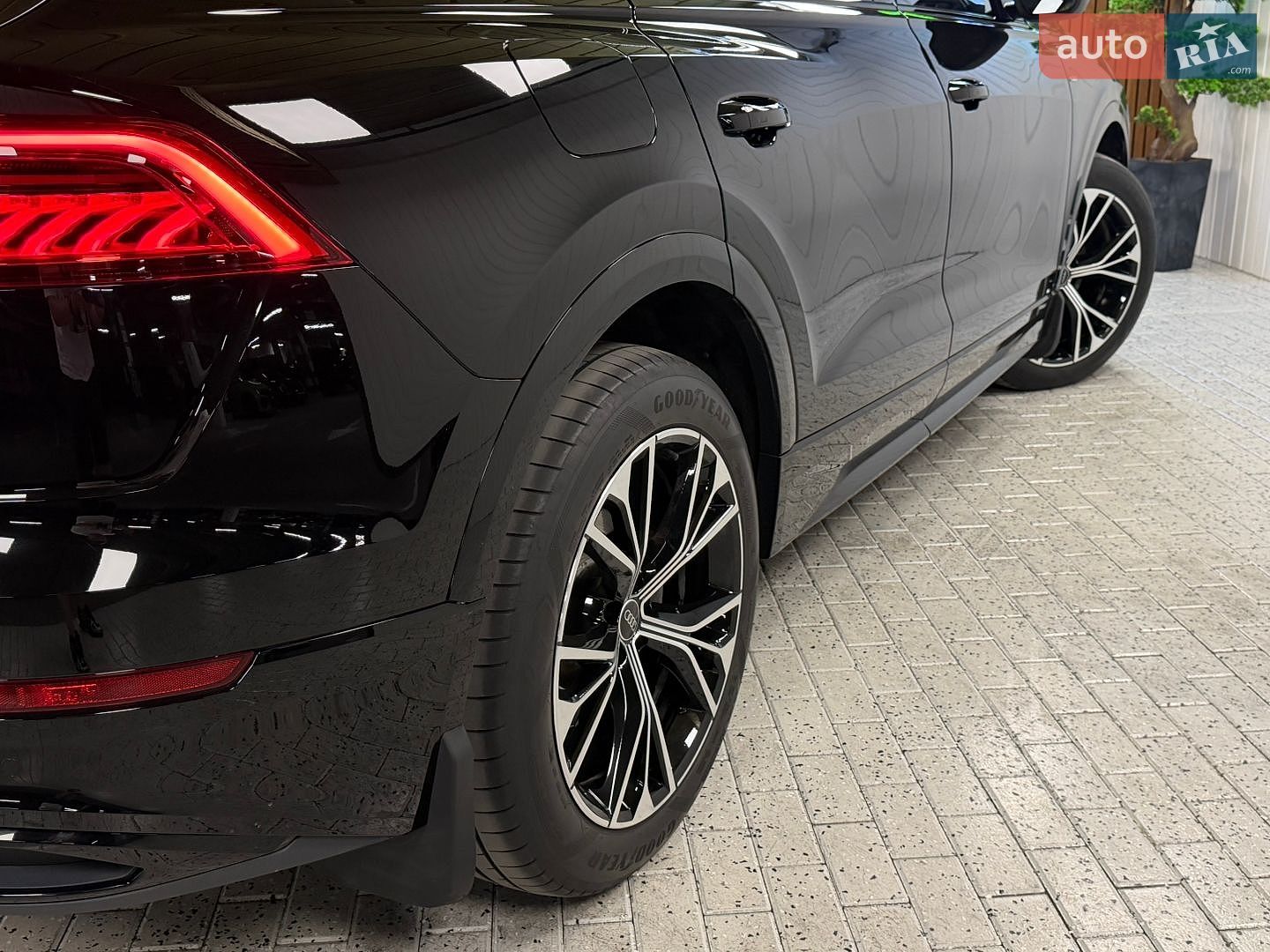 Audi Q8 2020 VIN WAUZZZF10MD004806 фото оголошення 56 з 62