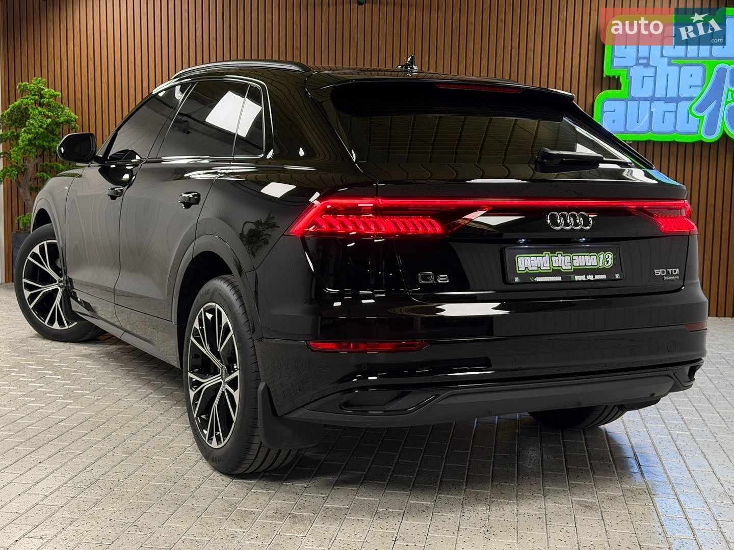 Audi Q8 2020 VIN WAUZZZF10MD004806 фото оголошення 59 з 62