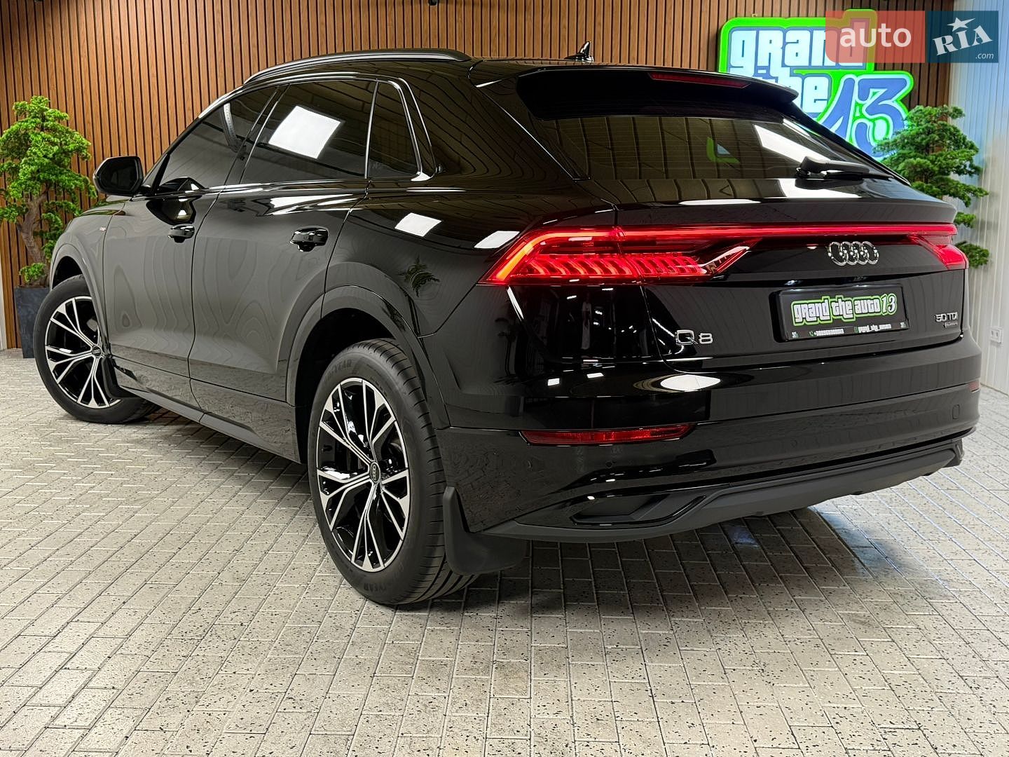 Audi Q8 2020 VIN WAUZZZF10MD004806 фото оголошення 55 з 62