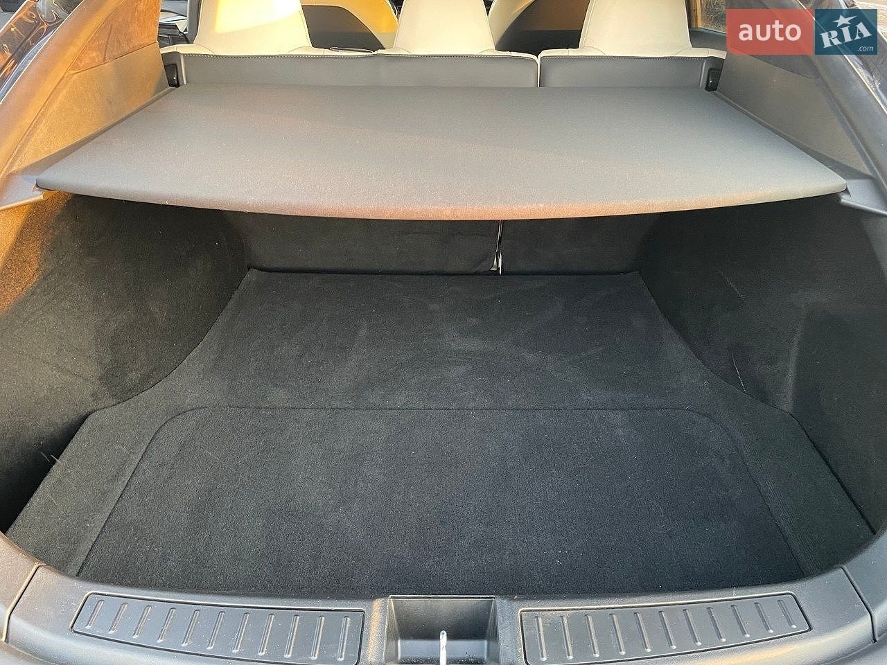 Tesla Model S 2020 VIN 5YJSA1E42LF396476 фото оголошення 8 з 17