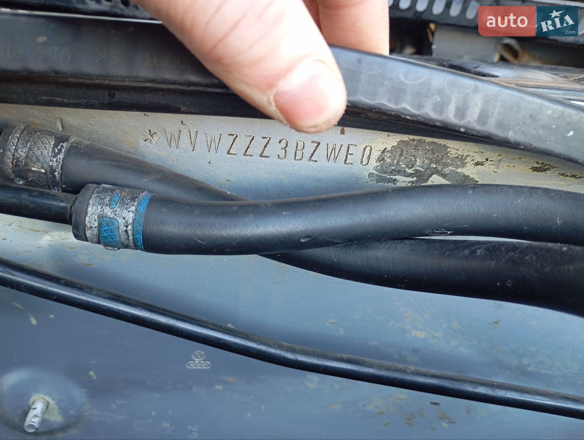Volkswagen Passat 1997 VIN WVWZZZ3BZWE040564 фото оголошення 3 з 28