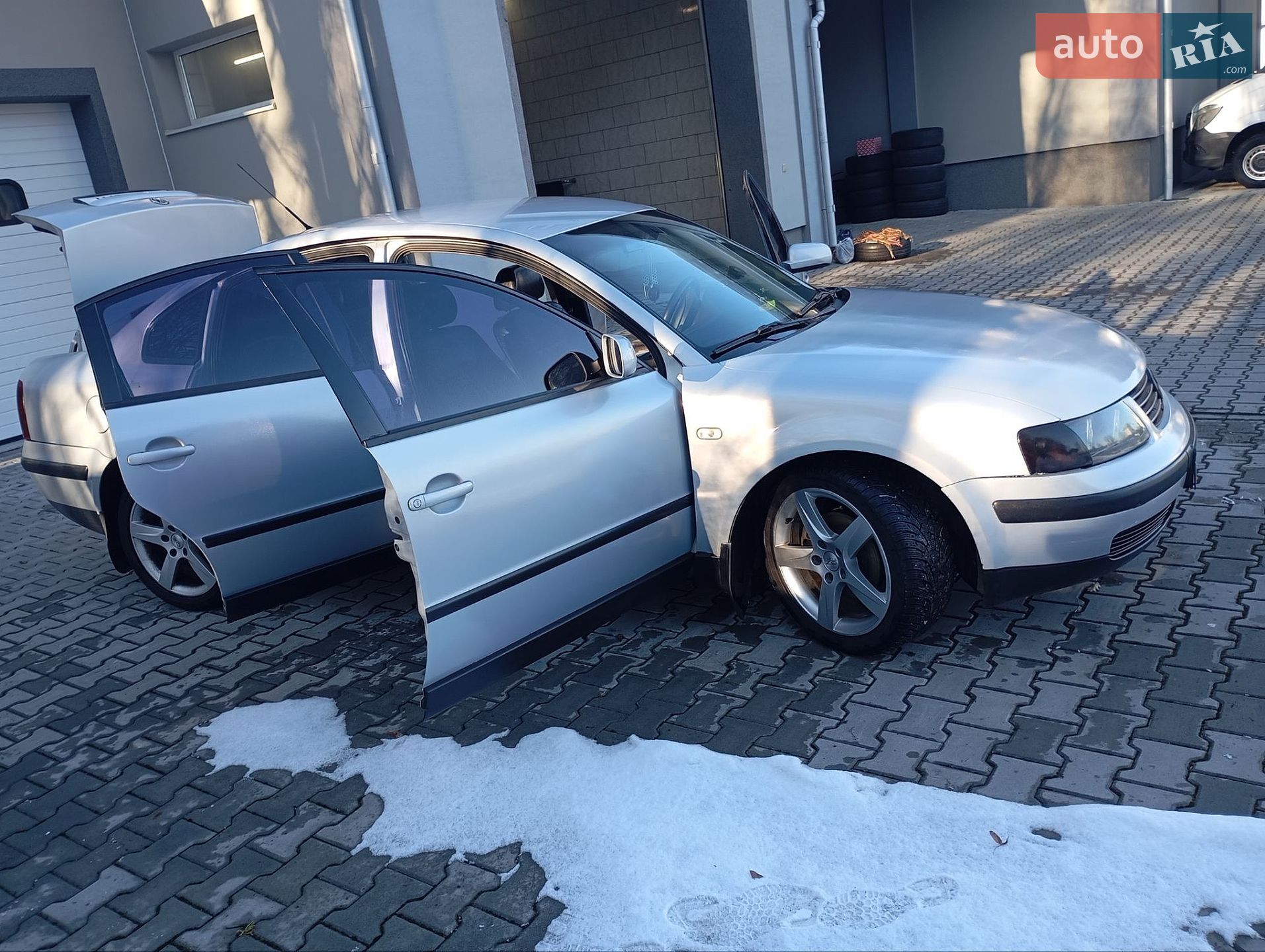 Volkswagen Passat 1997 VIN WVWZZZ3BZWE040564 фото оголошення 4 з 28