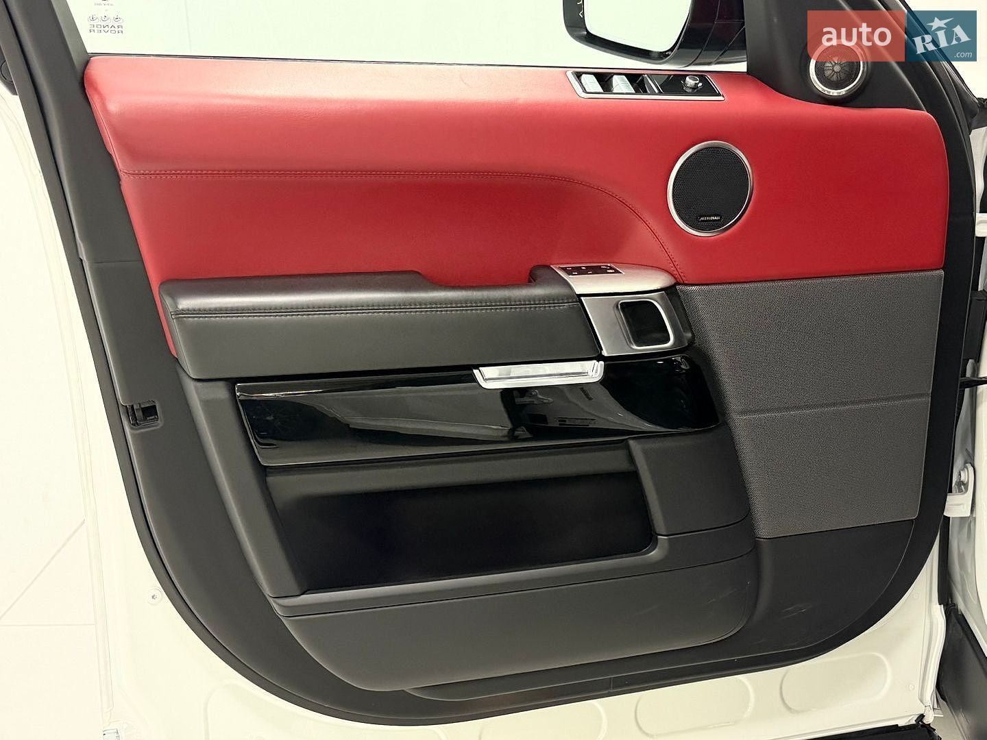 Land Rover Range Rover Sport 2018 VIN SALWZ2SE1KA841710 фото оголошення 15 з 35