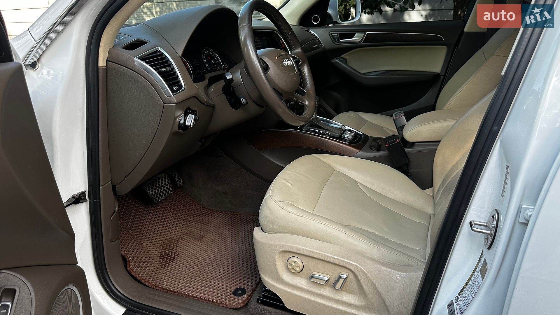 Audi Q5 2014 VIN WA1LFAFP3EA110588 фото оголошення 27 з 35