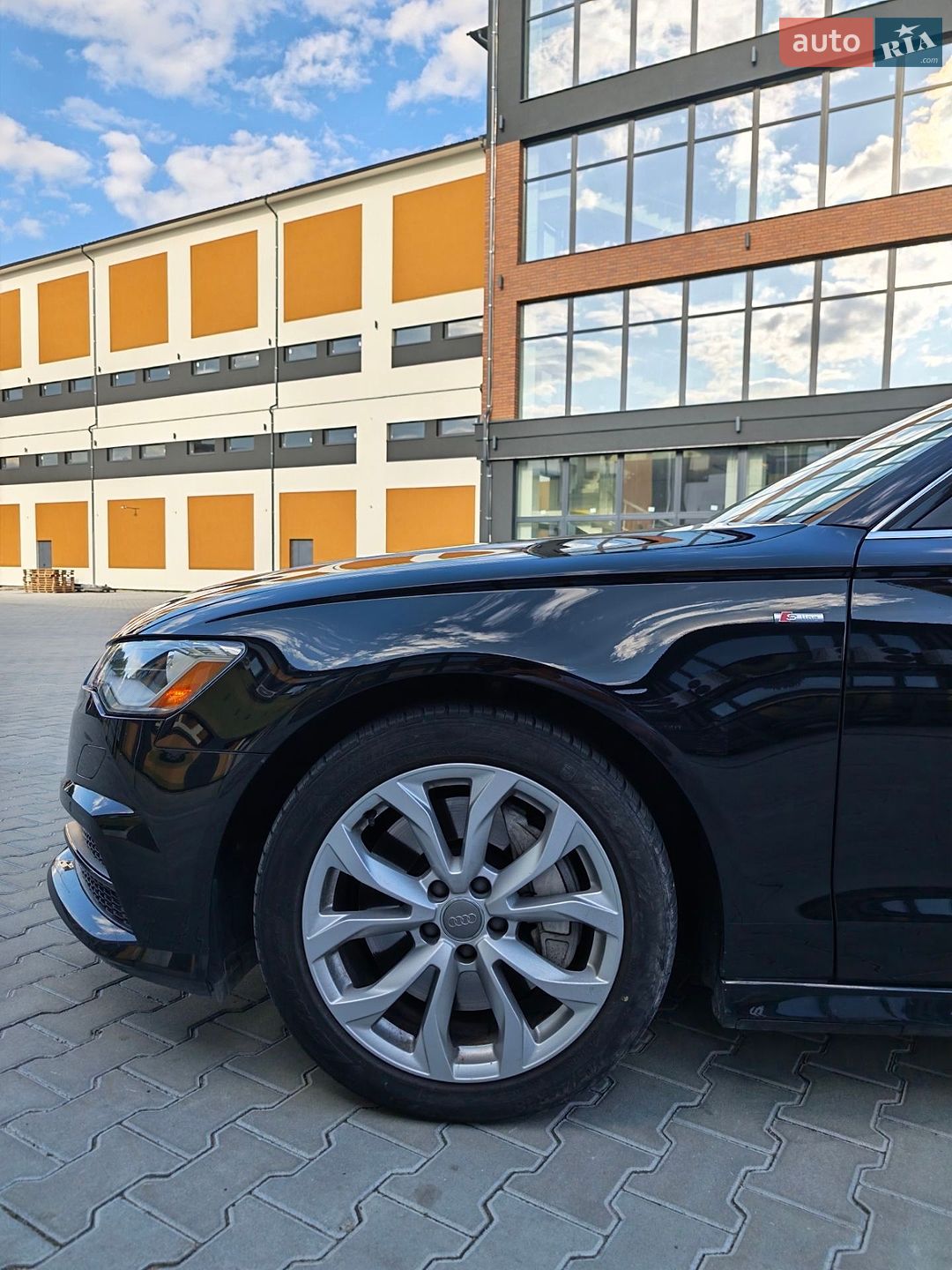 Audi A6 2017 VIN WAUC8AFC0JN017816 фото оголошення 2 з 17