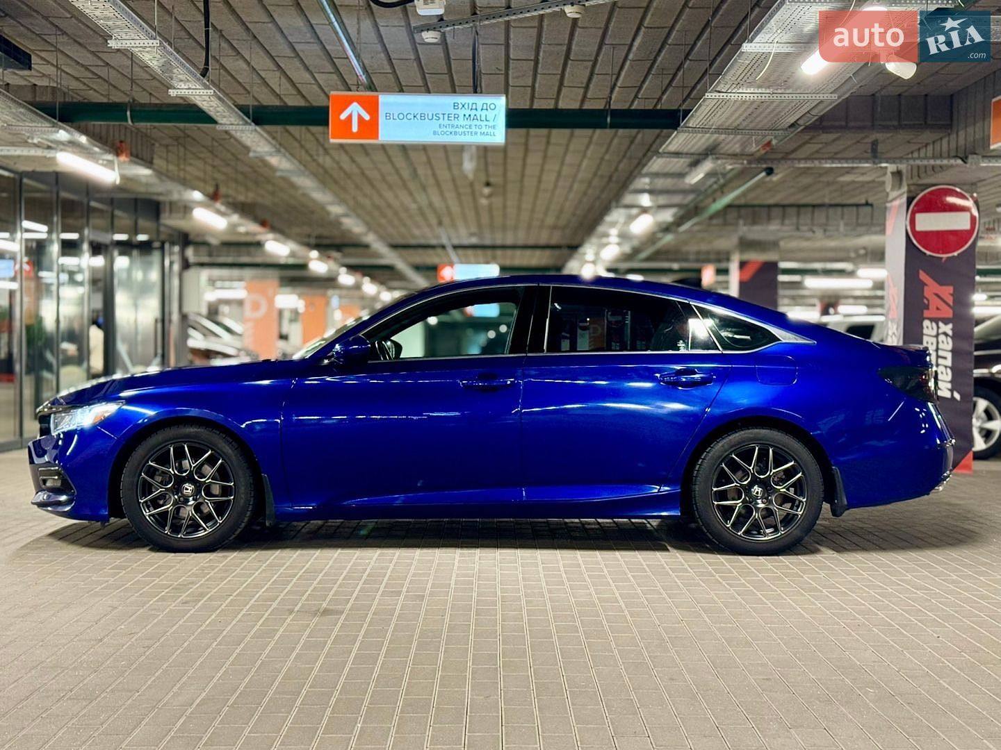 Honda Accord 2018 VIN 1HGCV1F33JA156956 фото оголошення 7 з 19