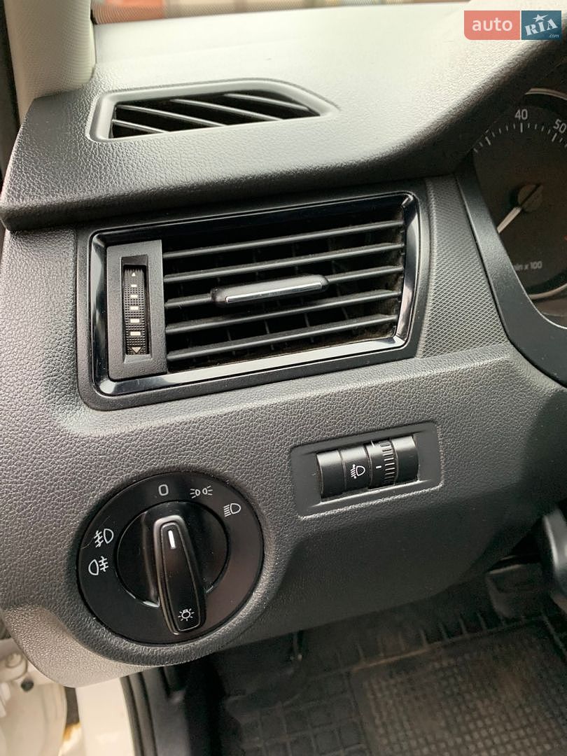 Skoda Rapid 2013 VIN Y6UAD2NH2DB101134 фото оголошення 76 з 79
