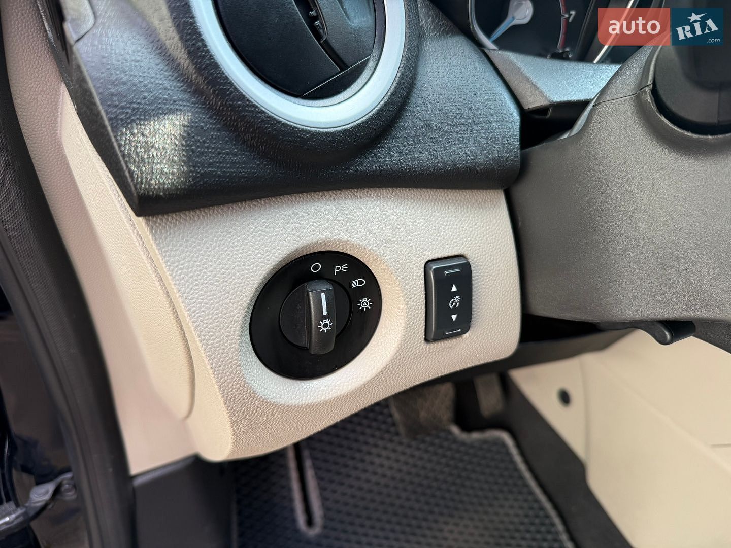 Ford Fiesta 2018 VIN 3FADP4EJ6JM112795 фото оголошення 32 з 50