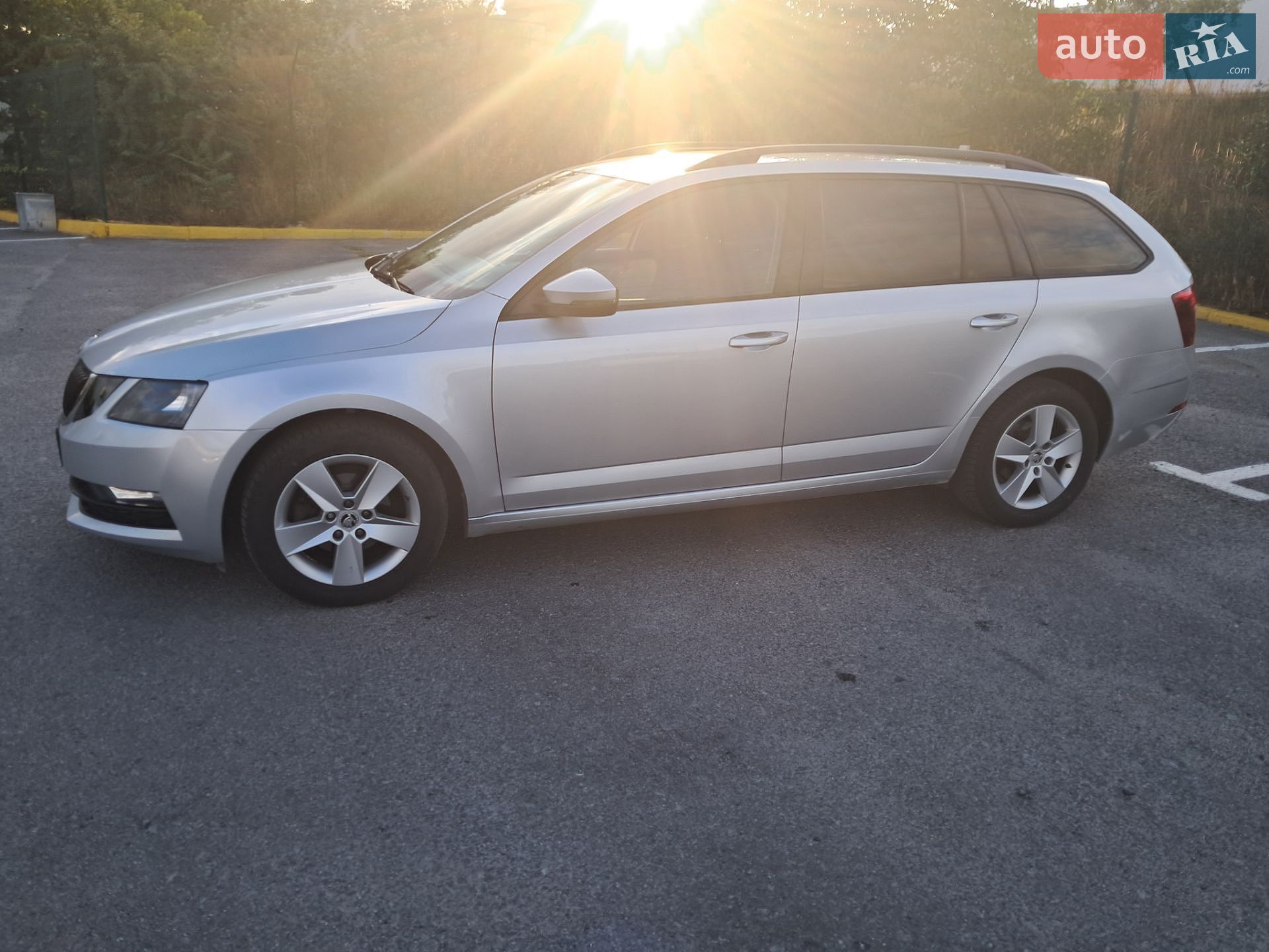 Skoda Octavia 2017 VIN TMBJG7NE3J0106702 фото оголошення 2 з 12