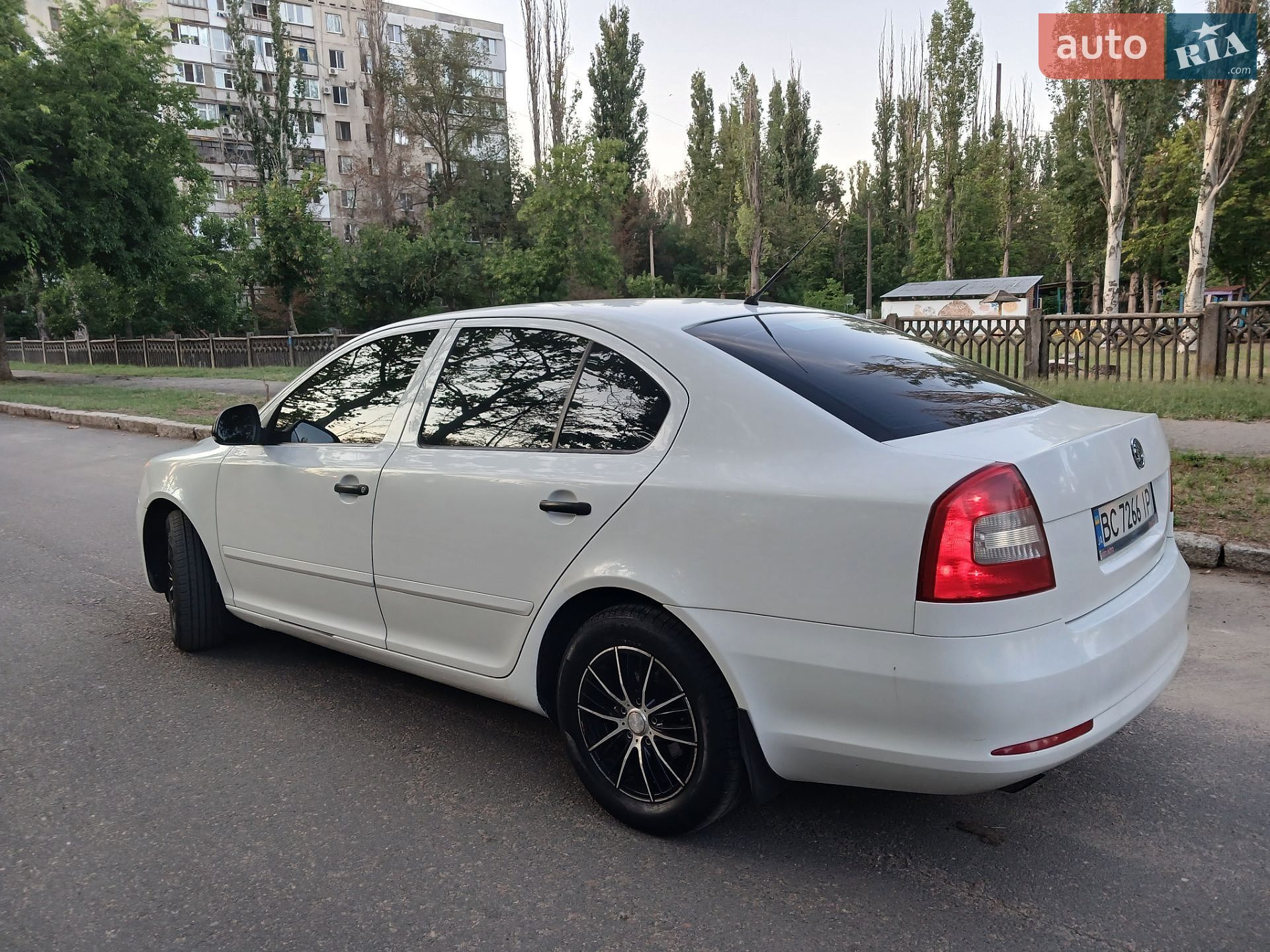 Skoda Octavia 2010 VIN TMBDT21Z1B8010350 фото оголошення 2 з 38