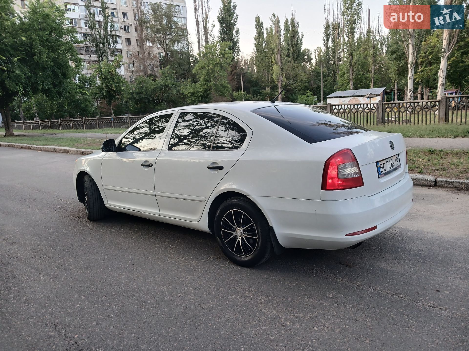 Skoda Octavia 2010 VIN TMBDT21Z1B8010350 фото оголошення 4 з 38