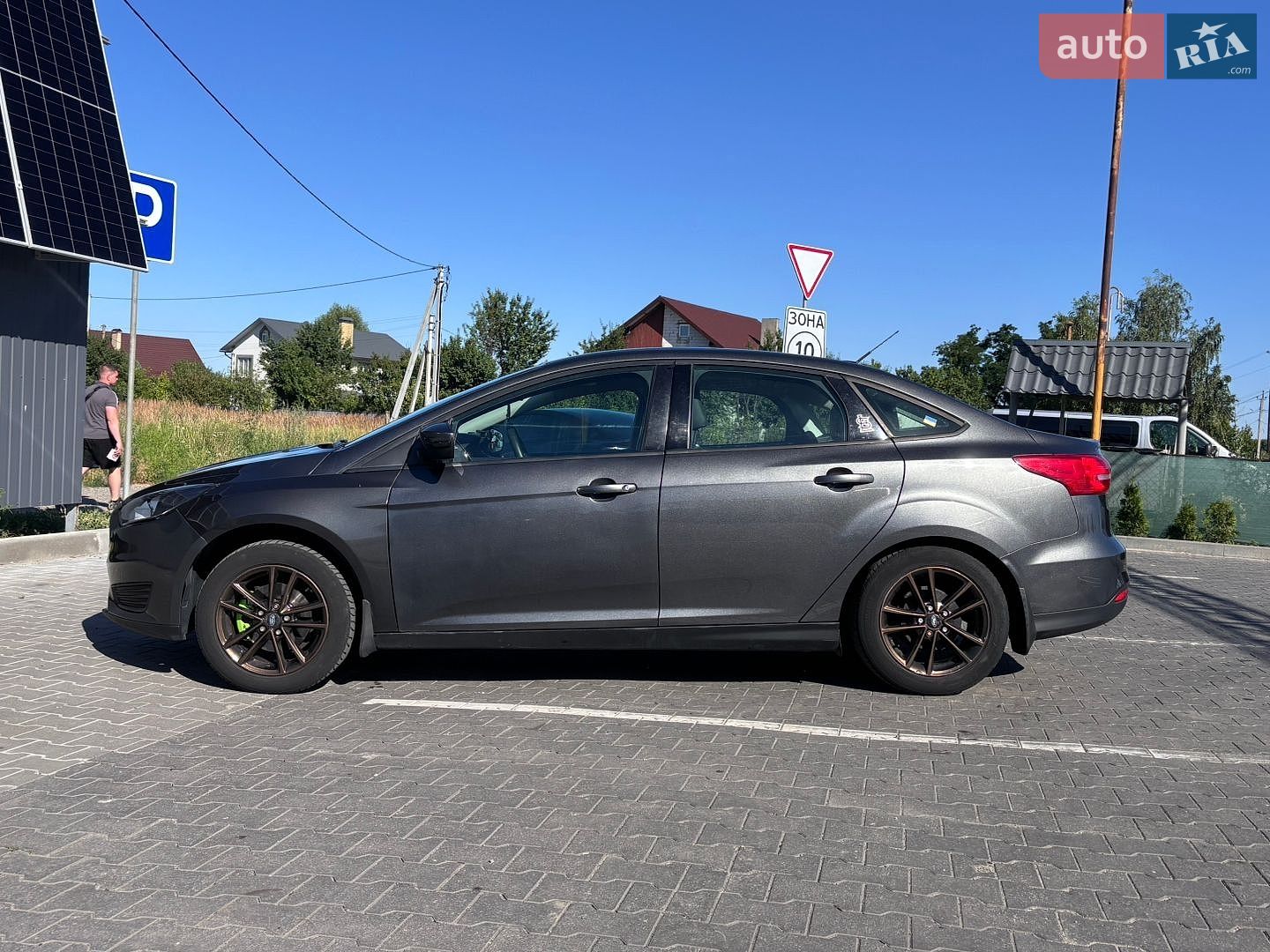 Ford Focus 2017 VIN 1FADP3F27JL204503 фото оголошення 8 з 26