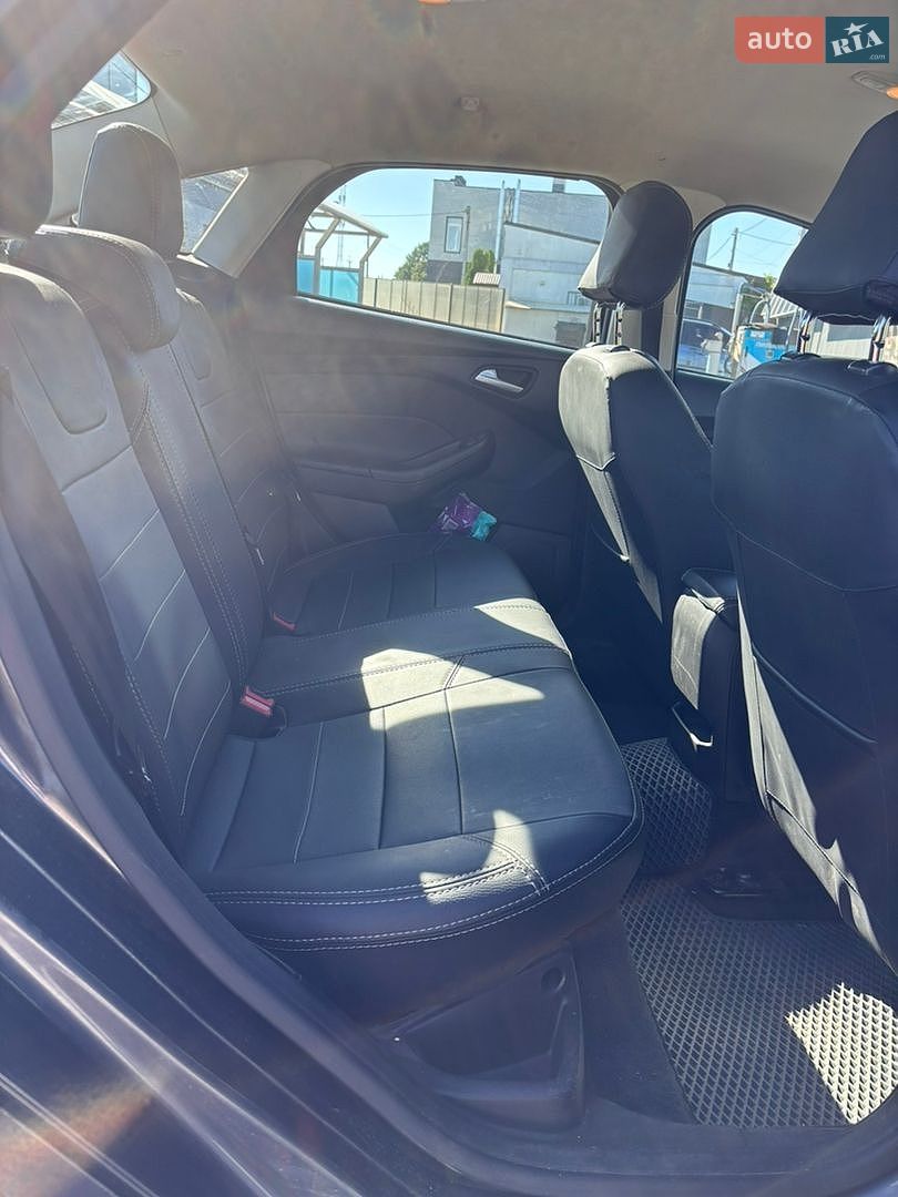 Ford Focus 2017 VIN 1FADP3F27JL204503 фото оголошення 13 з 26