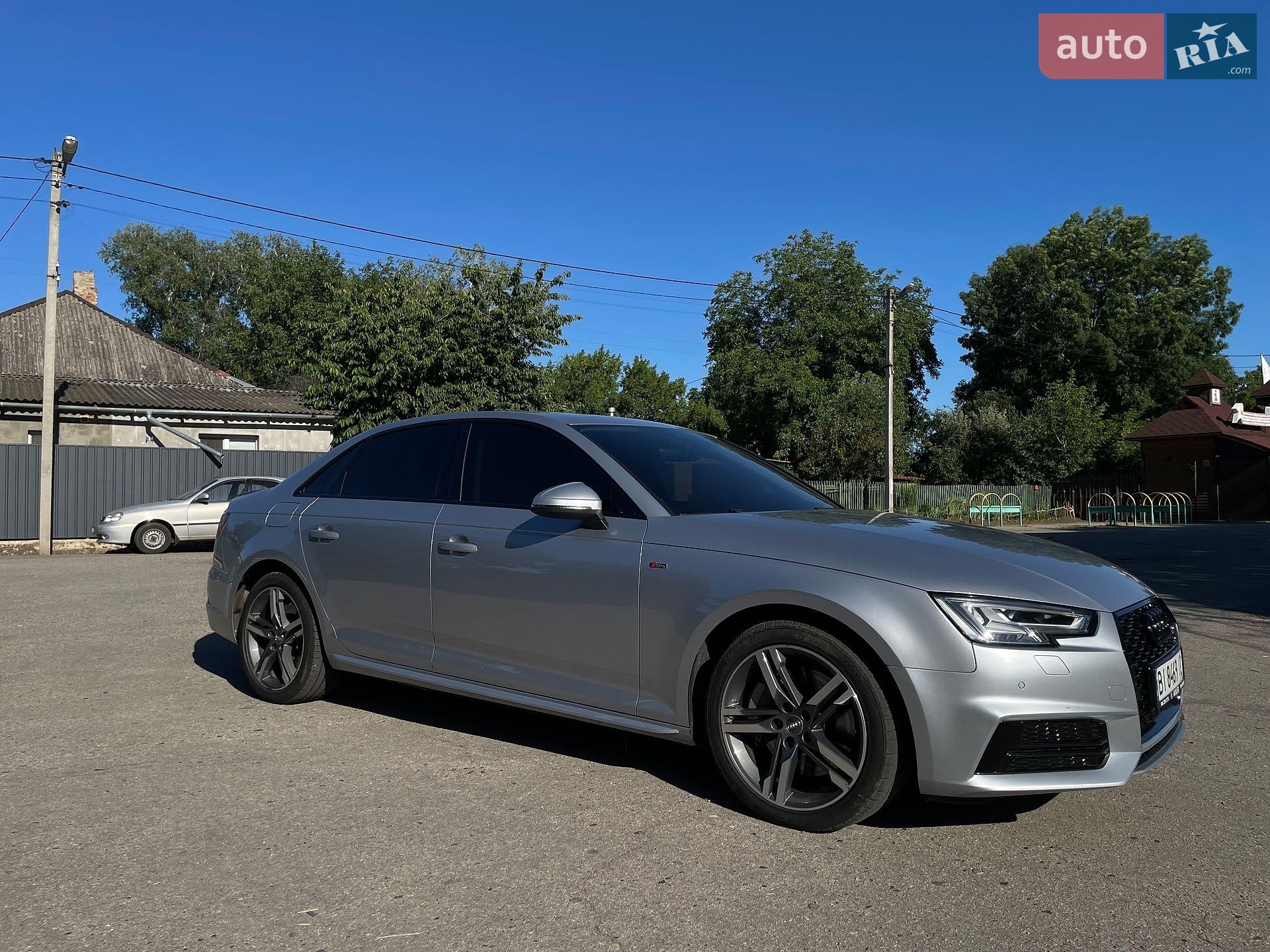 Audi A4 2017 VIN WAUENAF47JN007245 фото оголошення 4 з 9