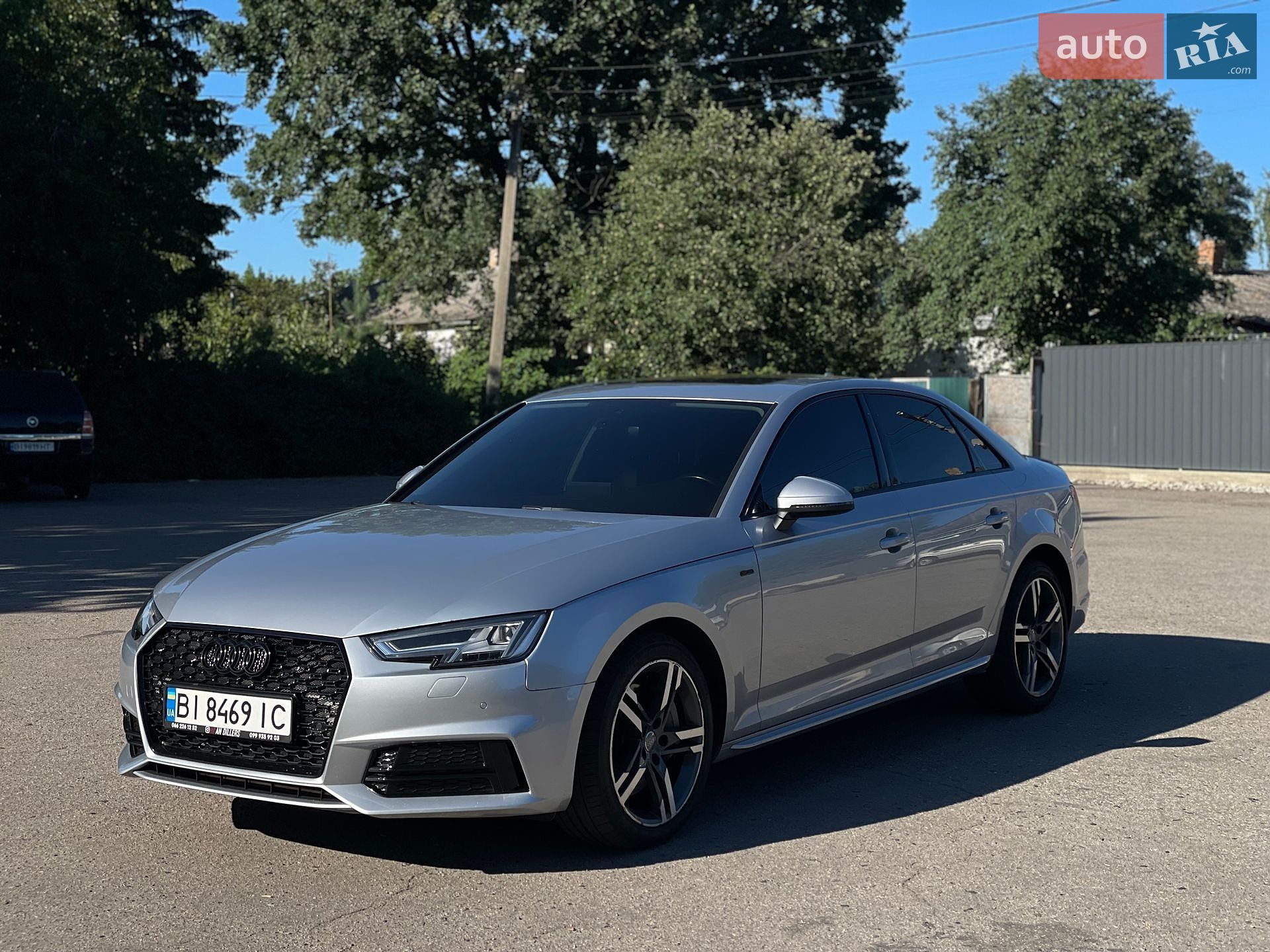 Audi A4 2017 VIN WAUENAF47JN007245 фото оголошення 2 з 9