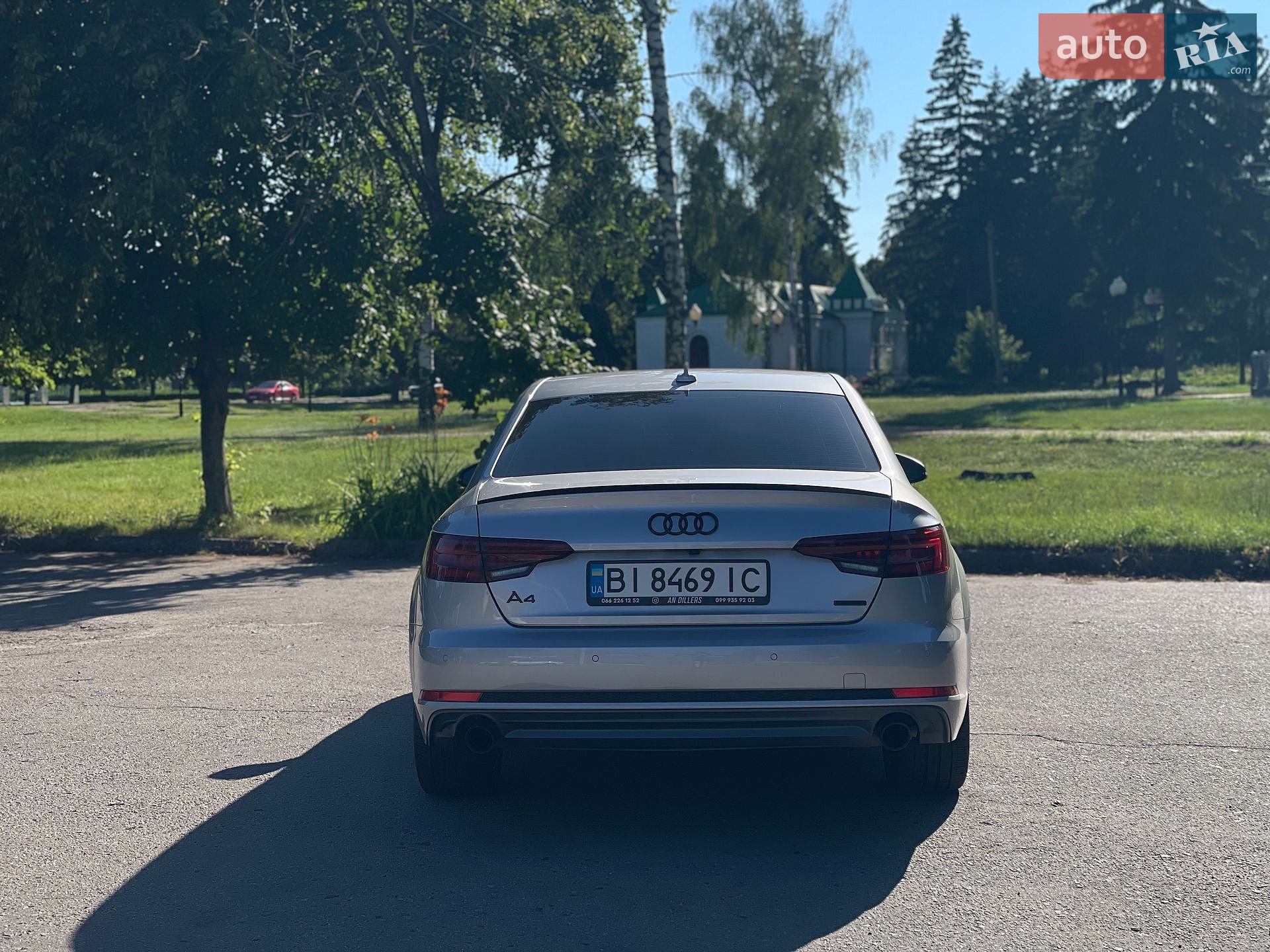 Audi A4 2017 VIN WAUENAF47JN007245 фото оголошення 3 з 9