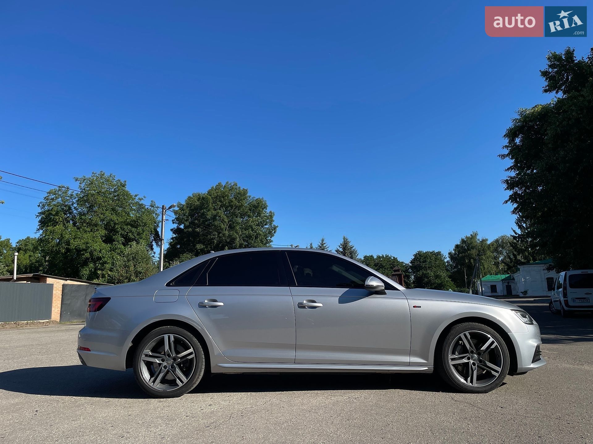 Audi A4 2017 VIN WAUENAF47JN007245 фото оголошення 5 з 9