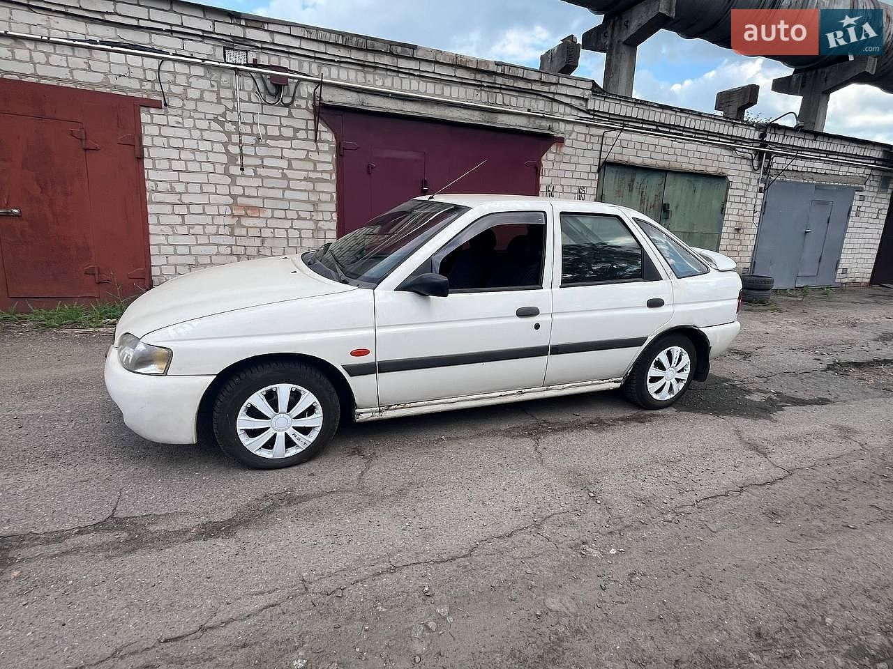 Ford Escort 1997 VIN WF0AXXGCAAVR74866 фото оголошення 2 з 46