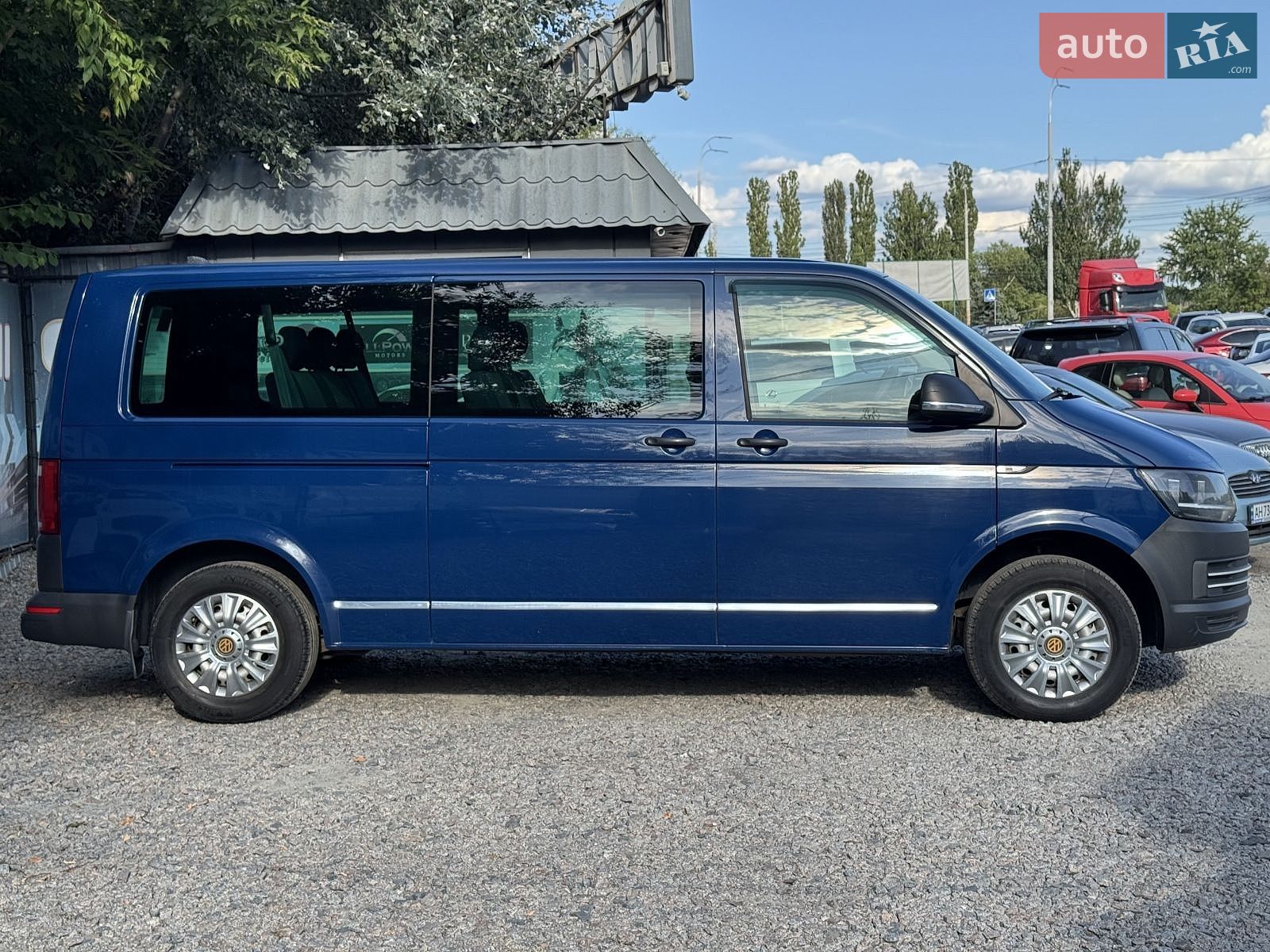 Volkswagen Transporter 2017 VIN WV2ZZZ7HZJH065887 фото оголошення 4 з 26