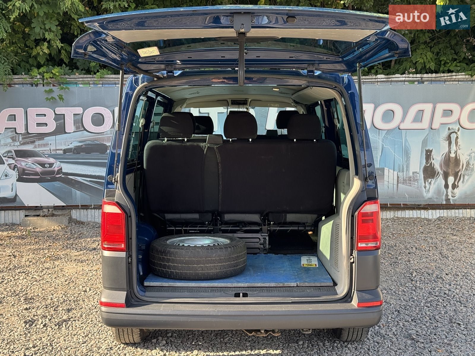 Volkswagen Transporter 2017 VIN WV2ZZZ7HZJH065887 фото оголошення 8 з 26