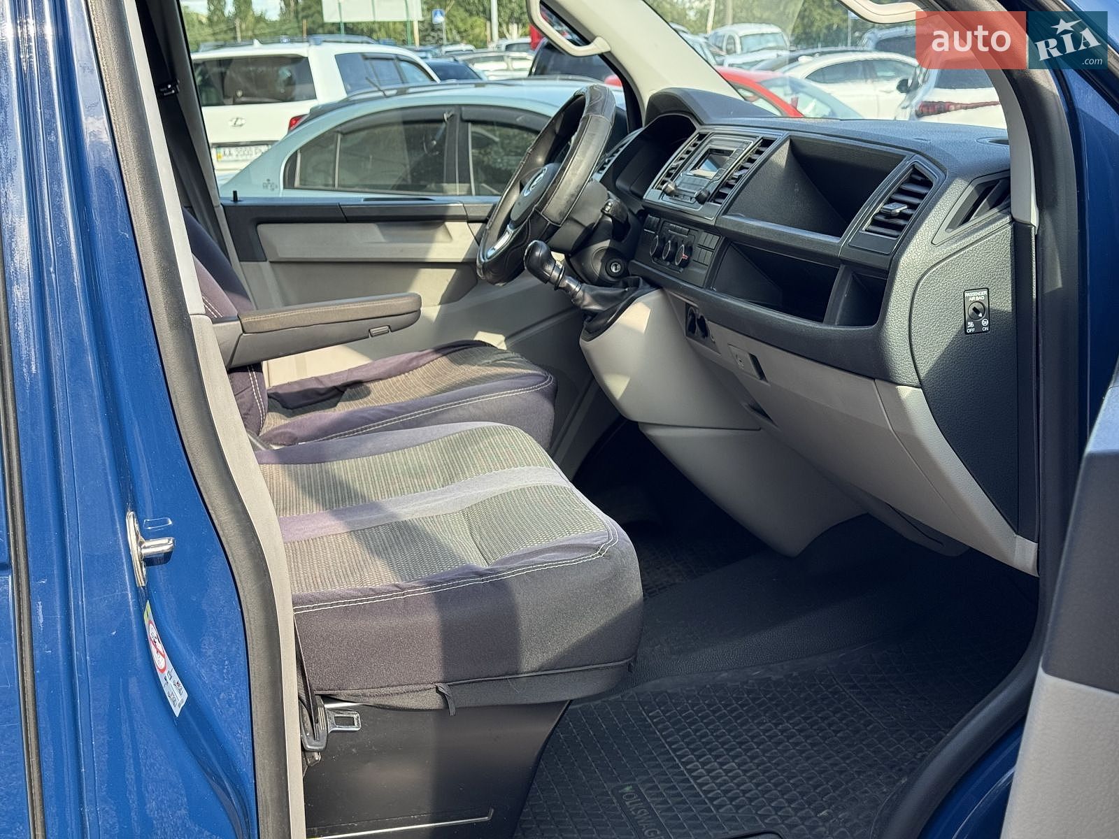 Volkswagen Transporter 2017 VIN WV2ZZZ7HZJH065887 фото оголошення 13 з 26