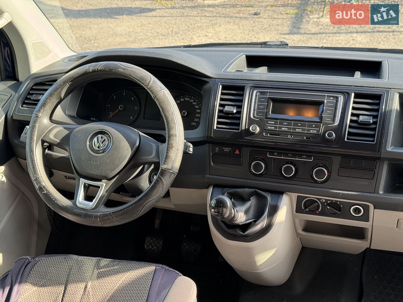 Volkswagen Transporter 2017 VIN WV2ZZZ7HZJH065887 фото оголошення 15 з 26