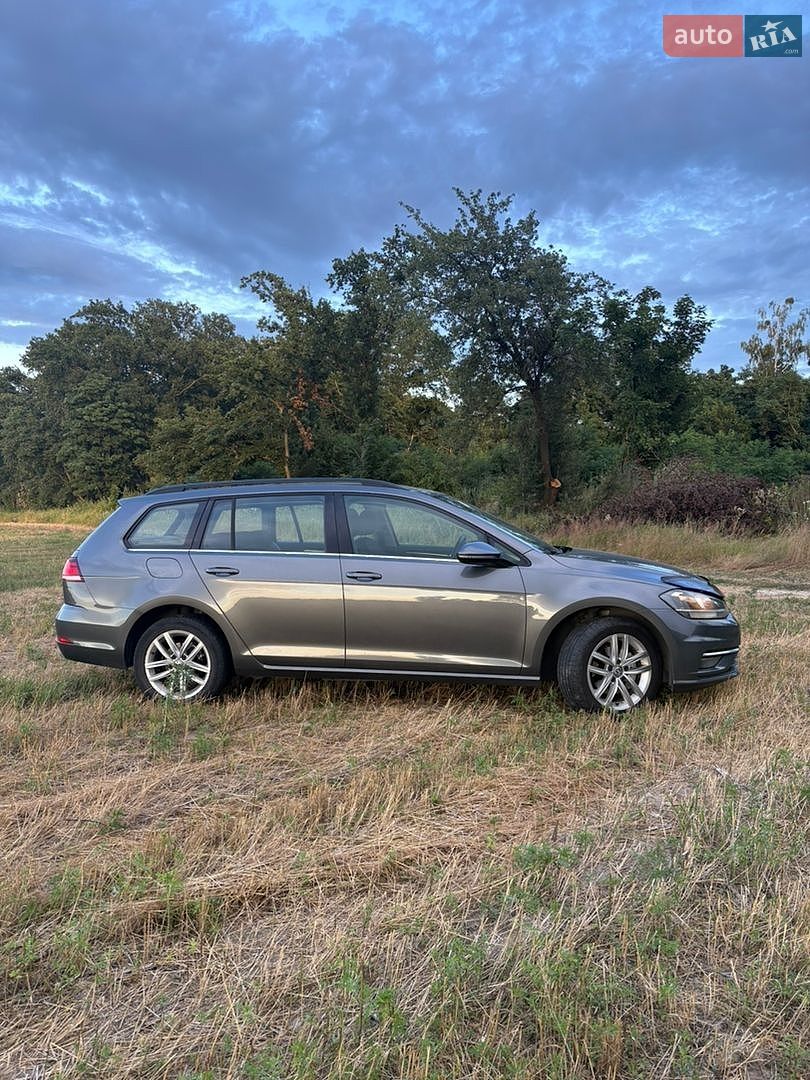 Volkswagen Golf 2017 VIN WVWZZZAUZHP790381 фото оголошення 3 з 31