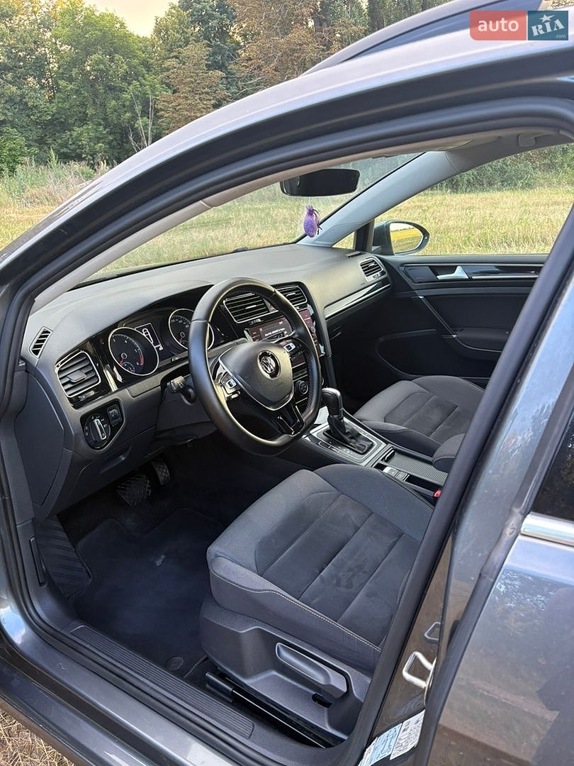 Volkswagen Golf 2017 VIN WVWZZZAUZHP790381 фото оголошення 17 з 31