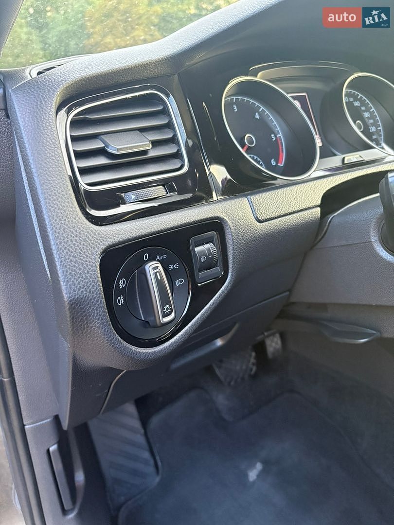 Volkswagen Golf 2017 VIN WVWZZZAUZHP790381 фото оголошення 23 з 31