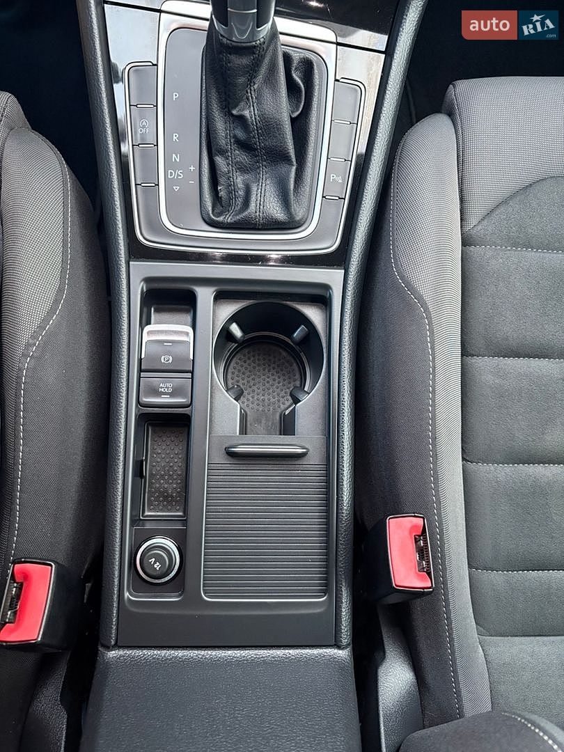 Volkswagen Golf 2017 VIN WVWZZZAUZHP790381 фото оголошення 24 з 31