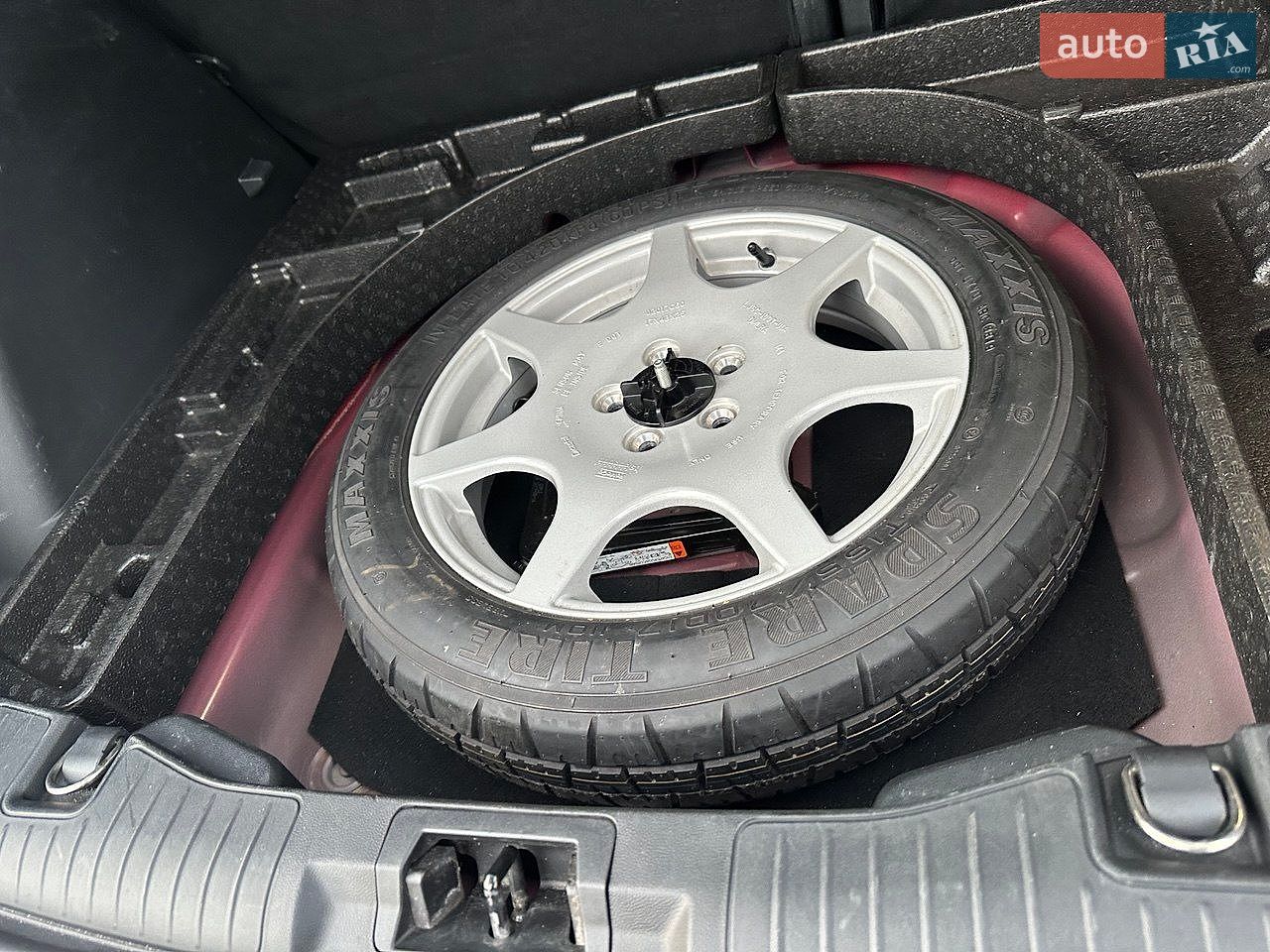 Ford Escape 2019 VIN 1FMCU0G69LUA77468 фото оголошення 4 з 9