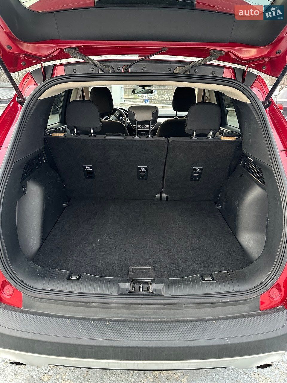 Ford Escape 2019 VIN 1FMCU0G69LUA77468 фото оголошення 8 з 9