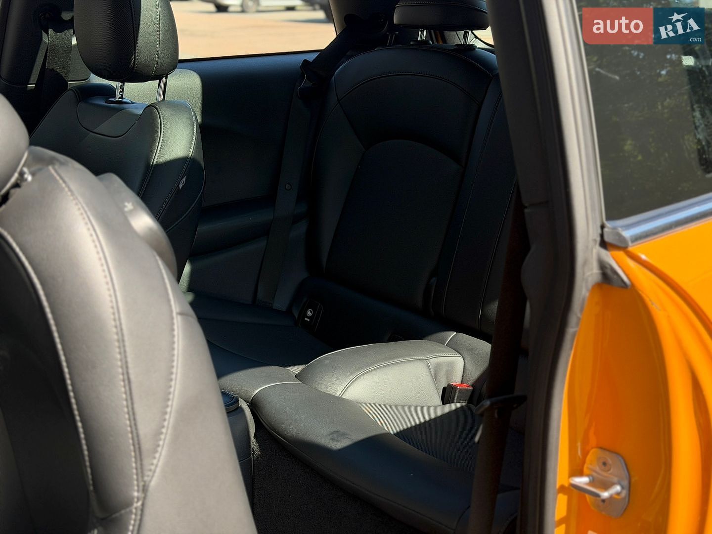 MINI Cooper 2015 VIN WMWXP7C56F2A41448 фото оголошення 11 з 23