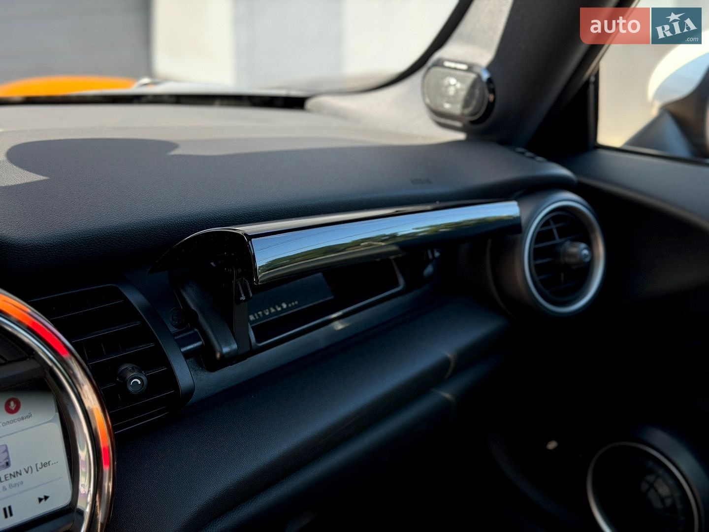 MINI Cooper 2015 VIN WMWXP7C56F2A41448 фото оголошення 18 з 23