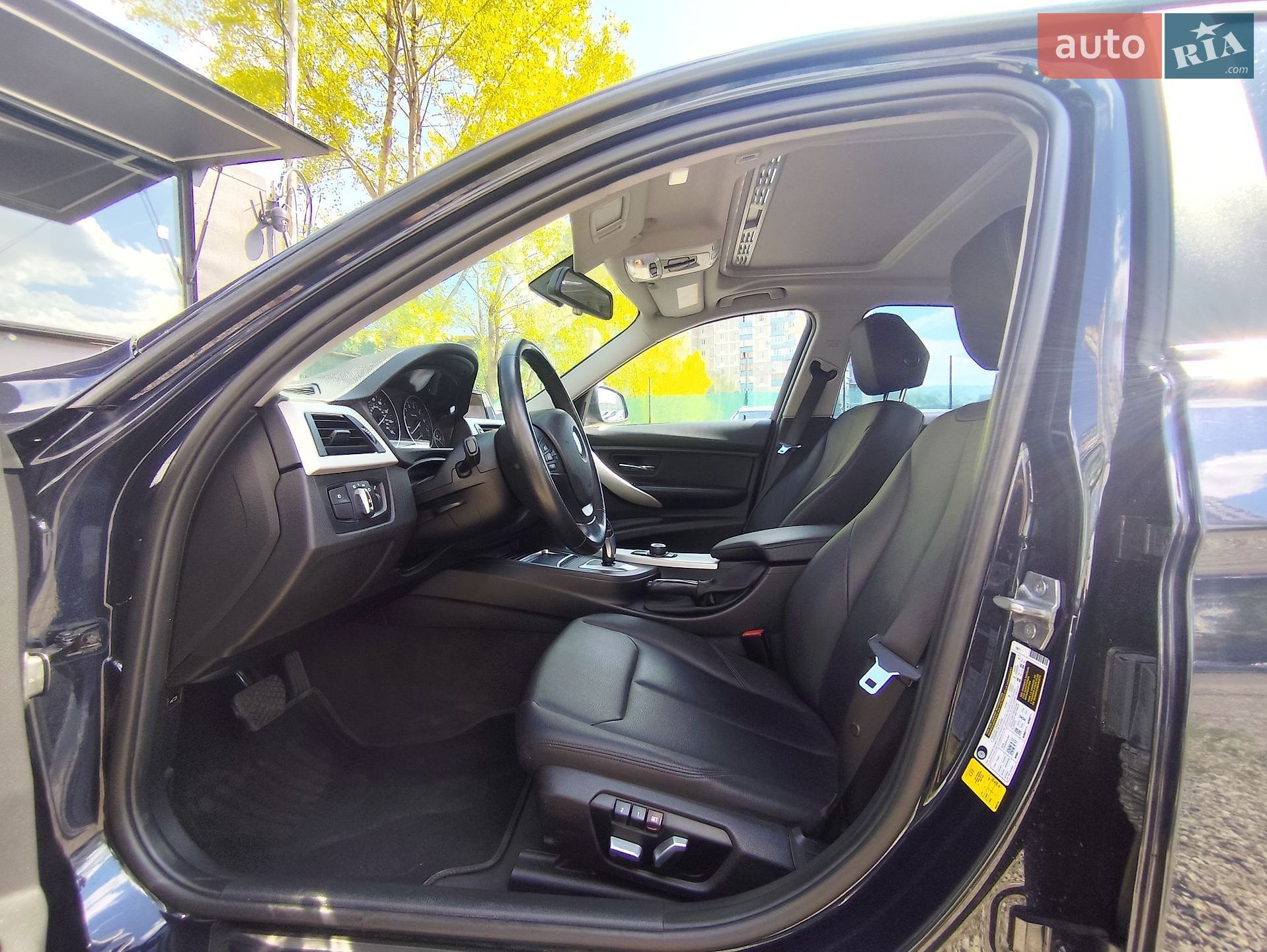 BMW 3 Series 2017 VIN WBA8E1G31HNU16645 фото оголошення 10 з 29