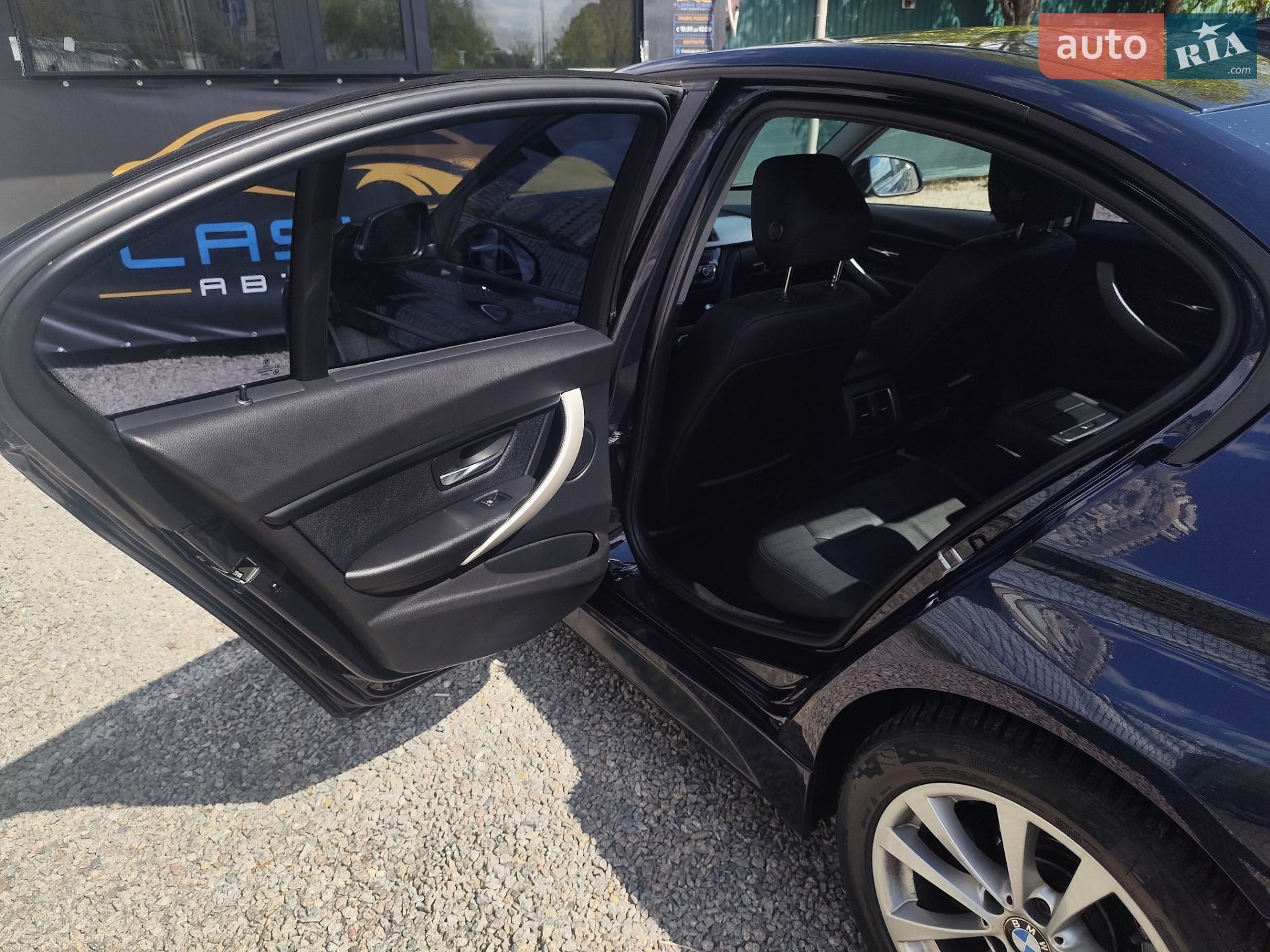 BMW 3 Series 2017 VIN WBA8E1G31HNU16645 фото оголошення 19 з 29