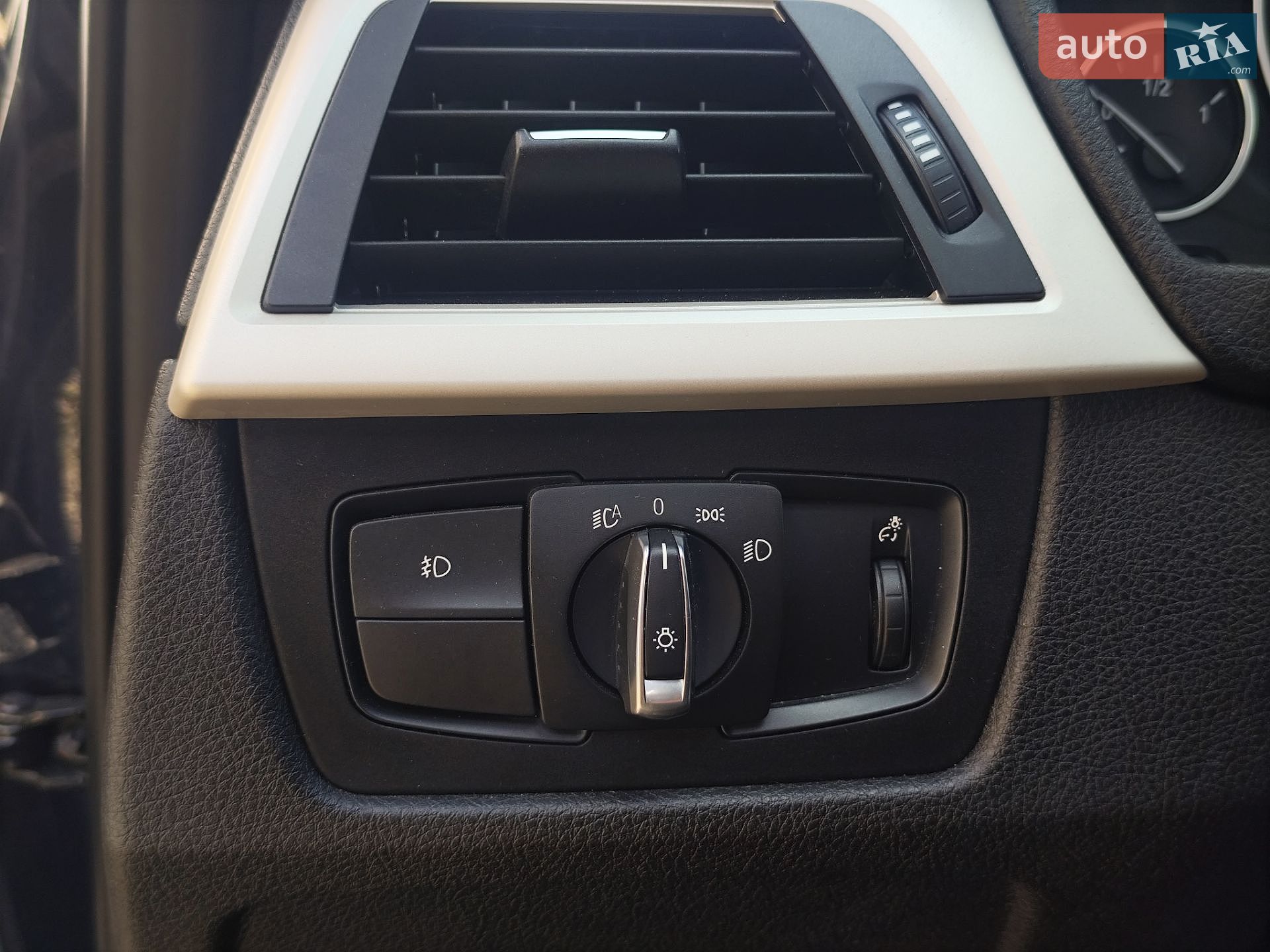 BMW 3 Series 2017 VIN WBA8E1G31HNU16645 фото оголошення 28 з 29