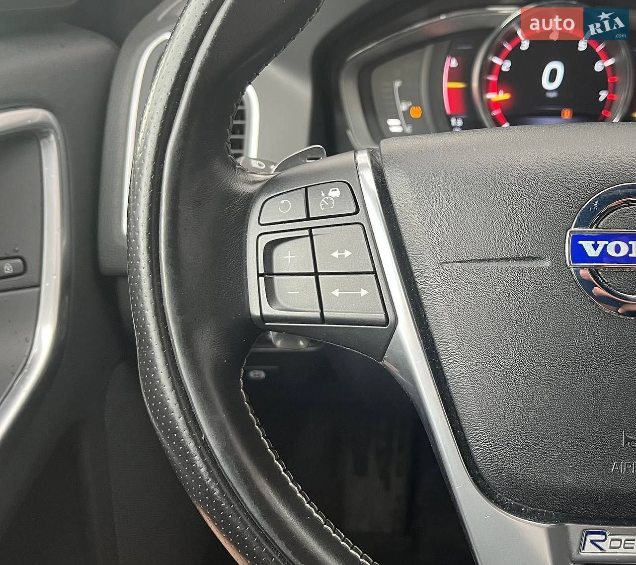 Volvo XC60 2016 VIN YV449MRS2G2899104 фото оголошення 16 з 30