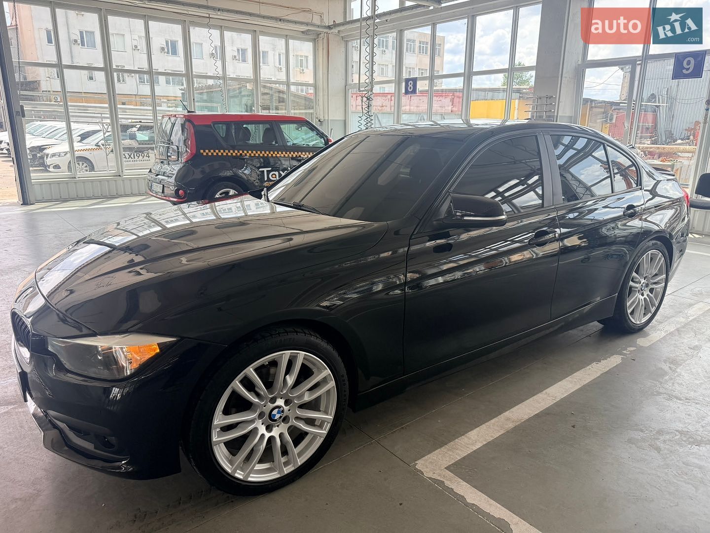 BMW 3 Series 2017 VIN WBA8E1G57HNU14884 фото оголошення 2 з 14