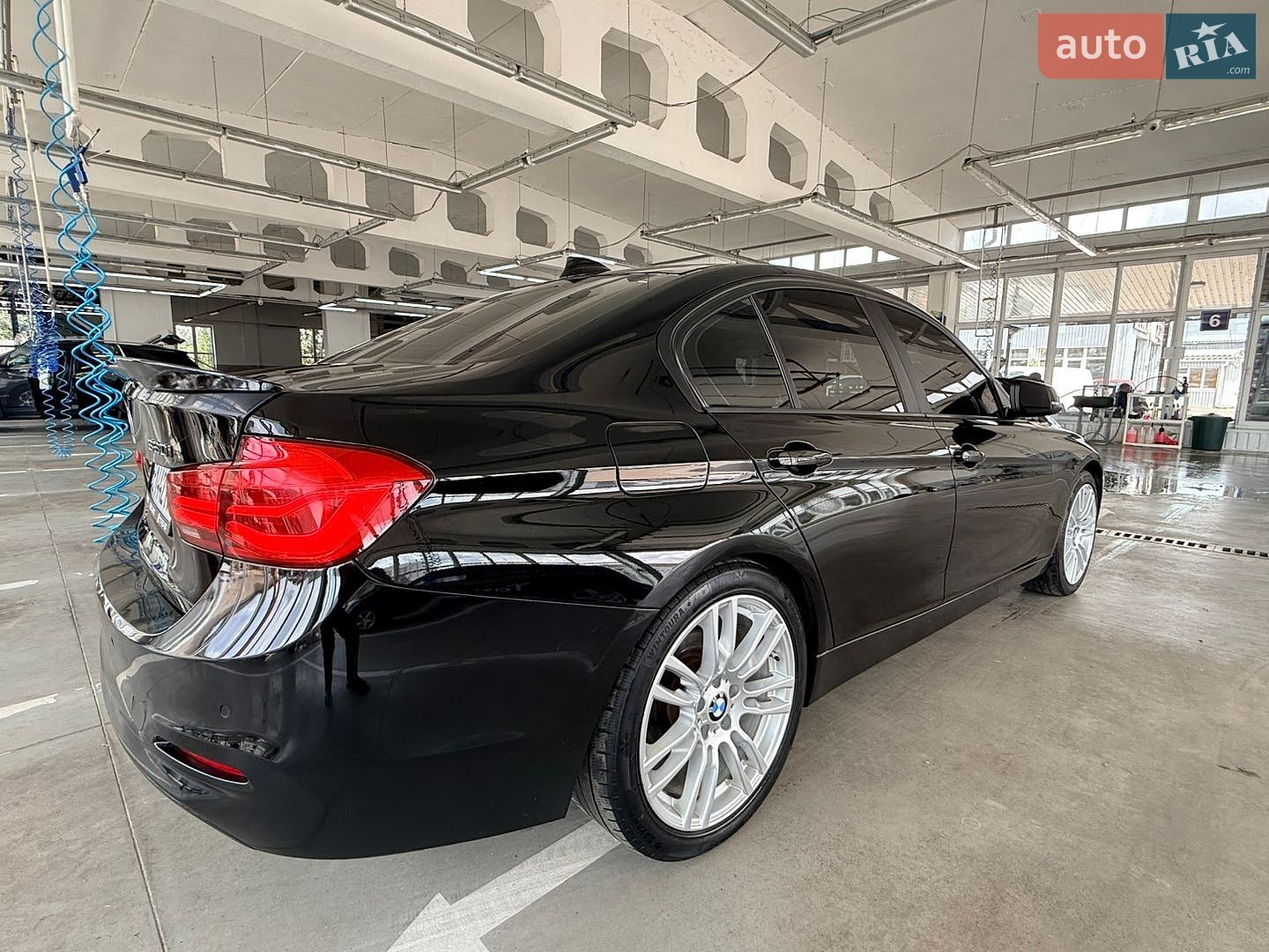 BMW 3 Series 2017 VIN WBA8E1G57HNU14884 фото оголошення 6 з 14