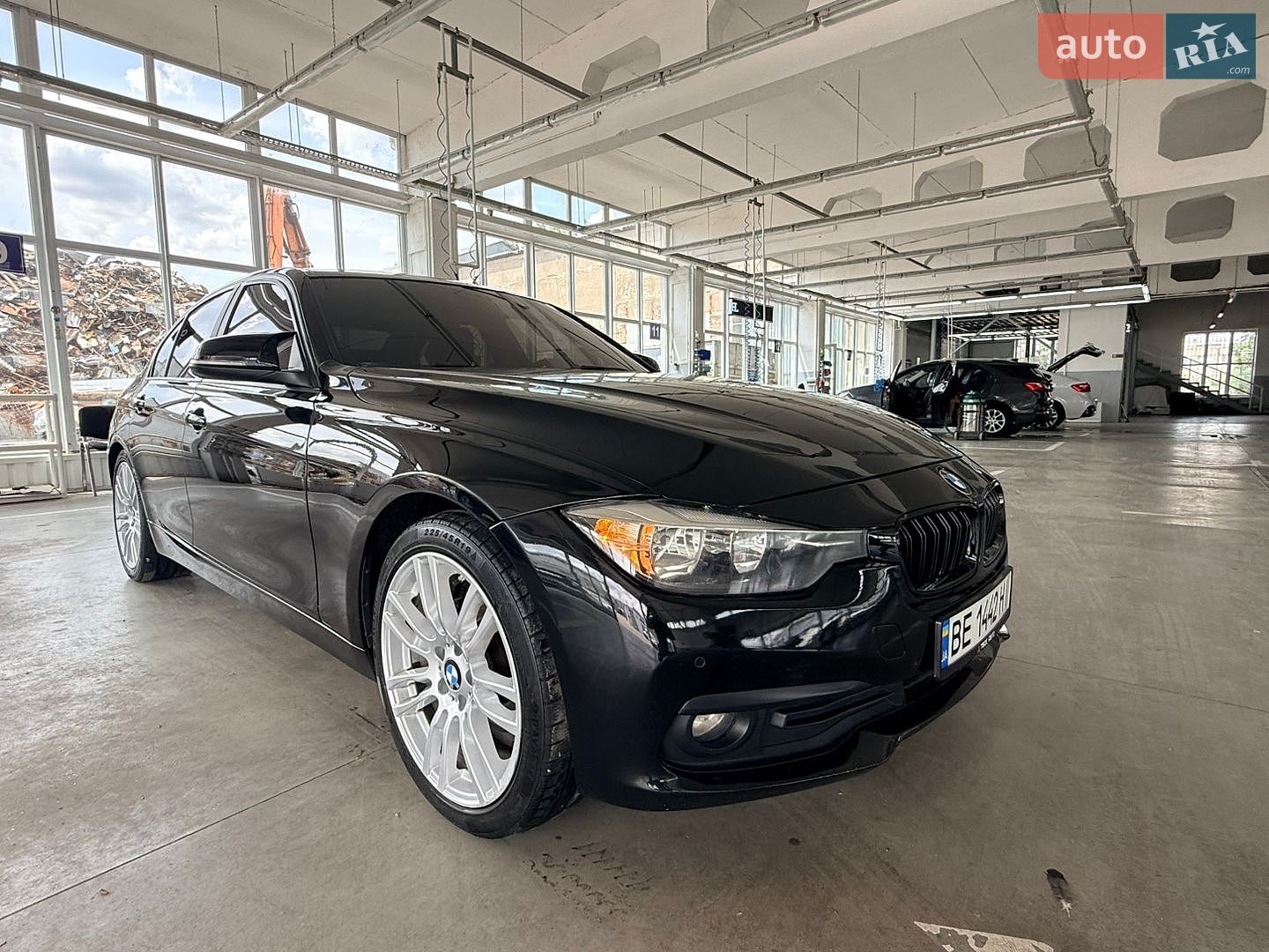 BMW 3 Series 2017 VIN WBA8E1G57HNU14884 фото оголошення 8 з 14