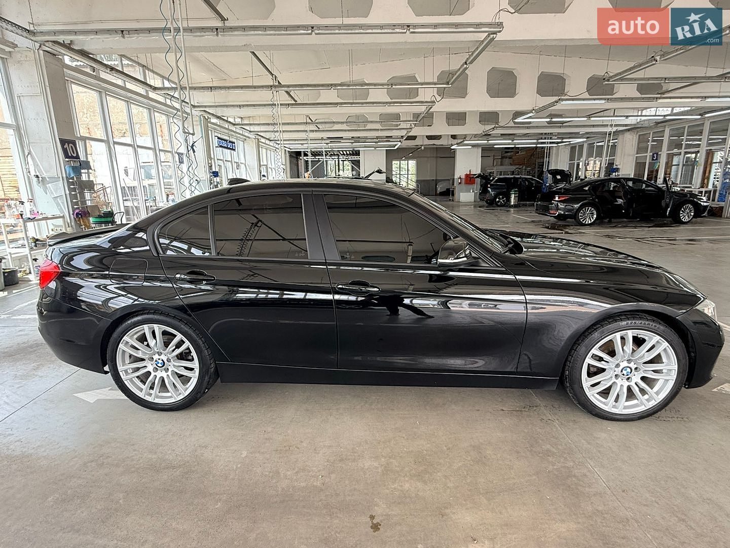 BMW 3 Series 2017 VIN WBA8E1G57HNU14884 фото оголошення 7 з 14