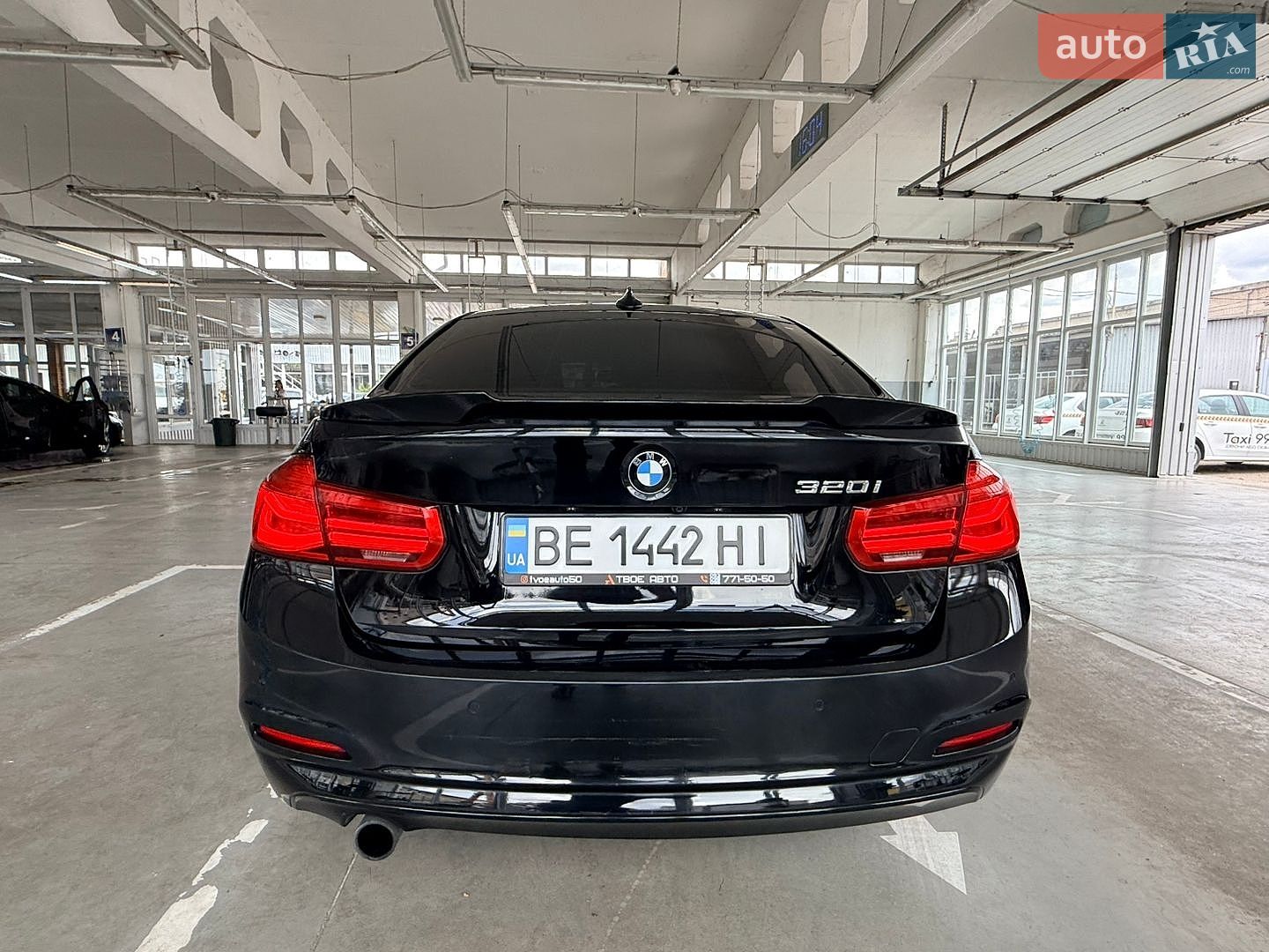 BMW 3 Series 2017 VIN WBA8E1G57HNU14884 фото оголошення 10 з 14