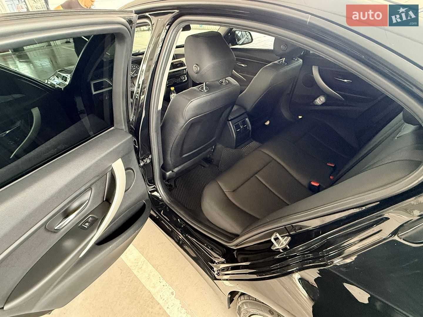 BMW 3 Series 2017 VIN WBA8E1G57HNU14884 фото оголошення 12 з 14
