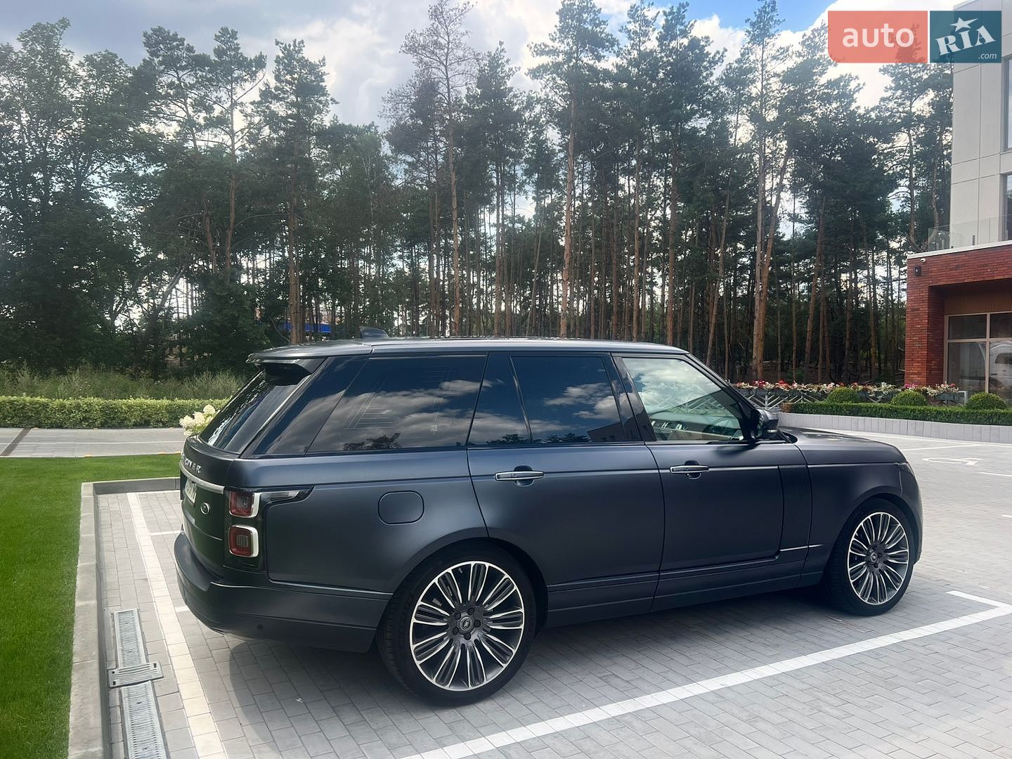 Land Rover Range Rover 2019 VIN SALGA2BJ7LA588449 фото оголошення 33 з 39