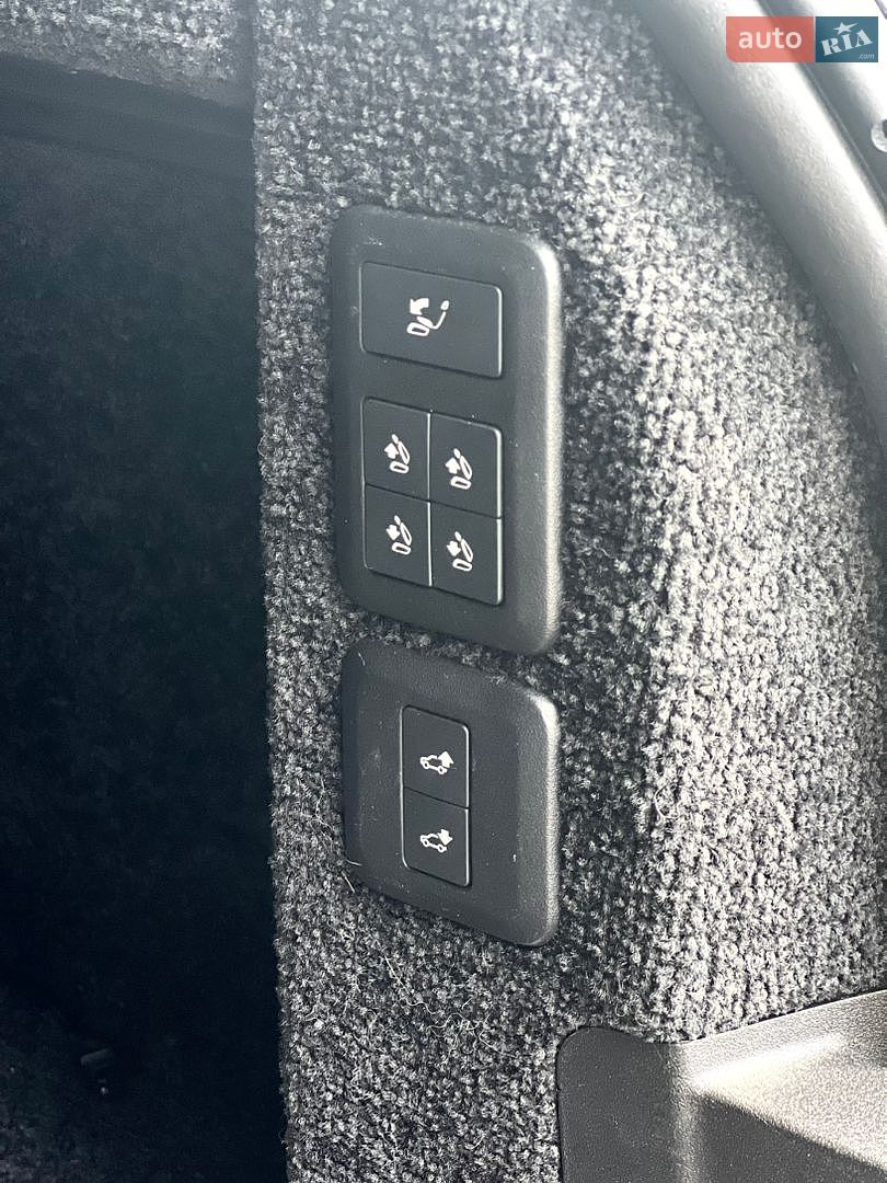 Land Rover Range Rover 2019 VIN SALGA2BJ7LA588449 фото оголошення 22 з 39